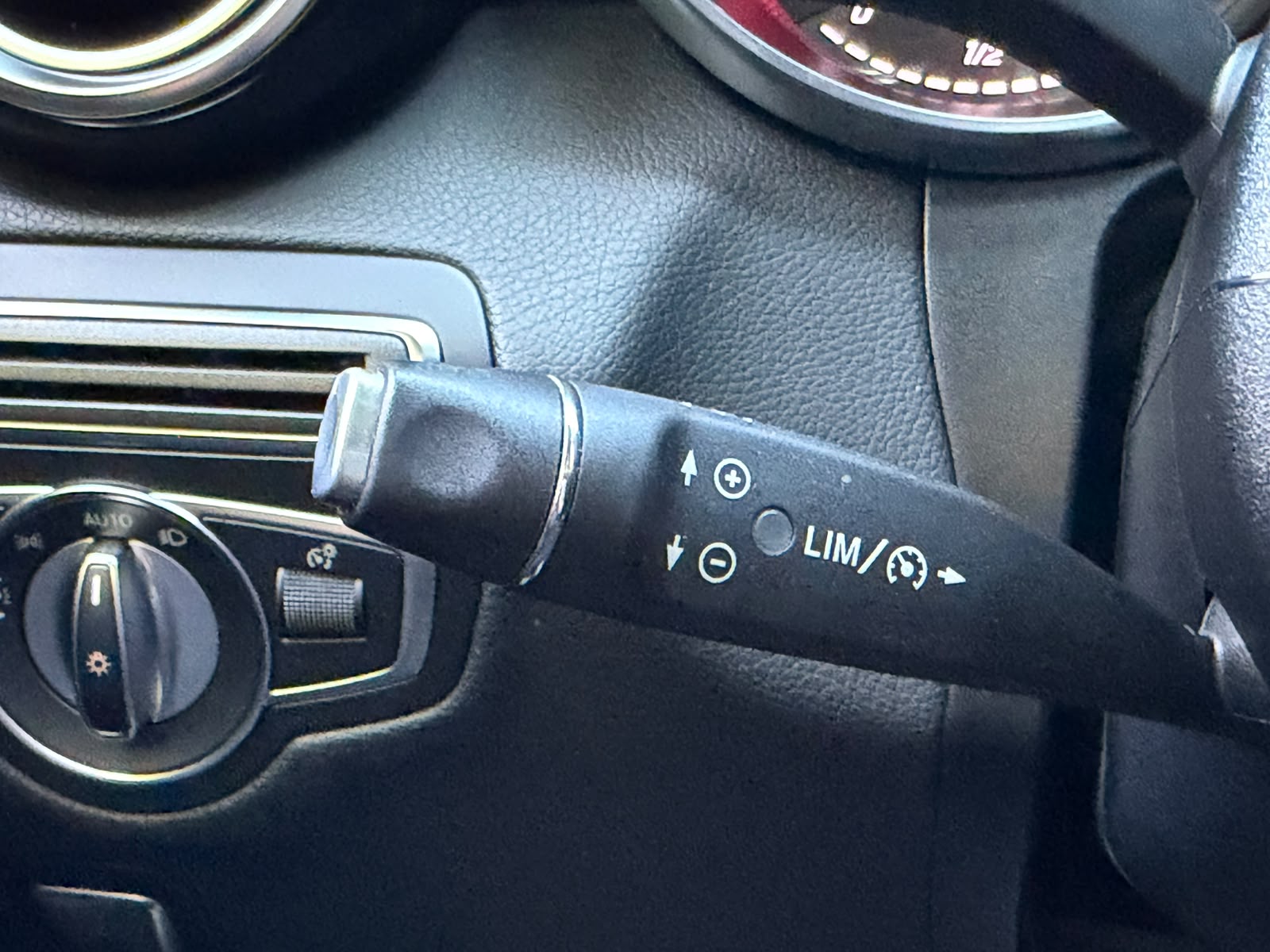 MERCEDES-BENZ GLC 250 d AMG Line 4Matic 9G-Tronic-image-26