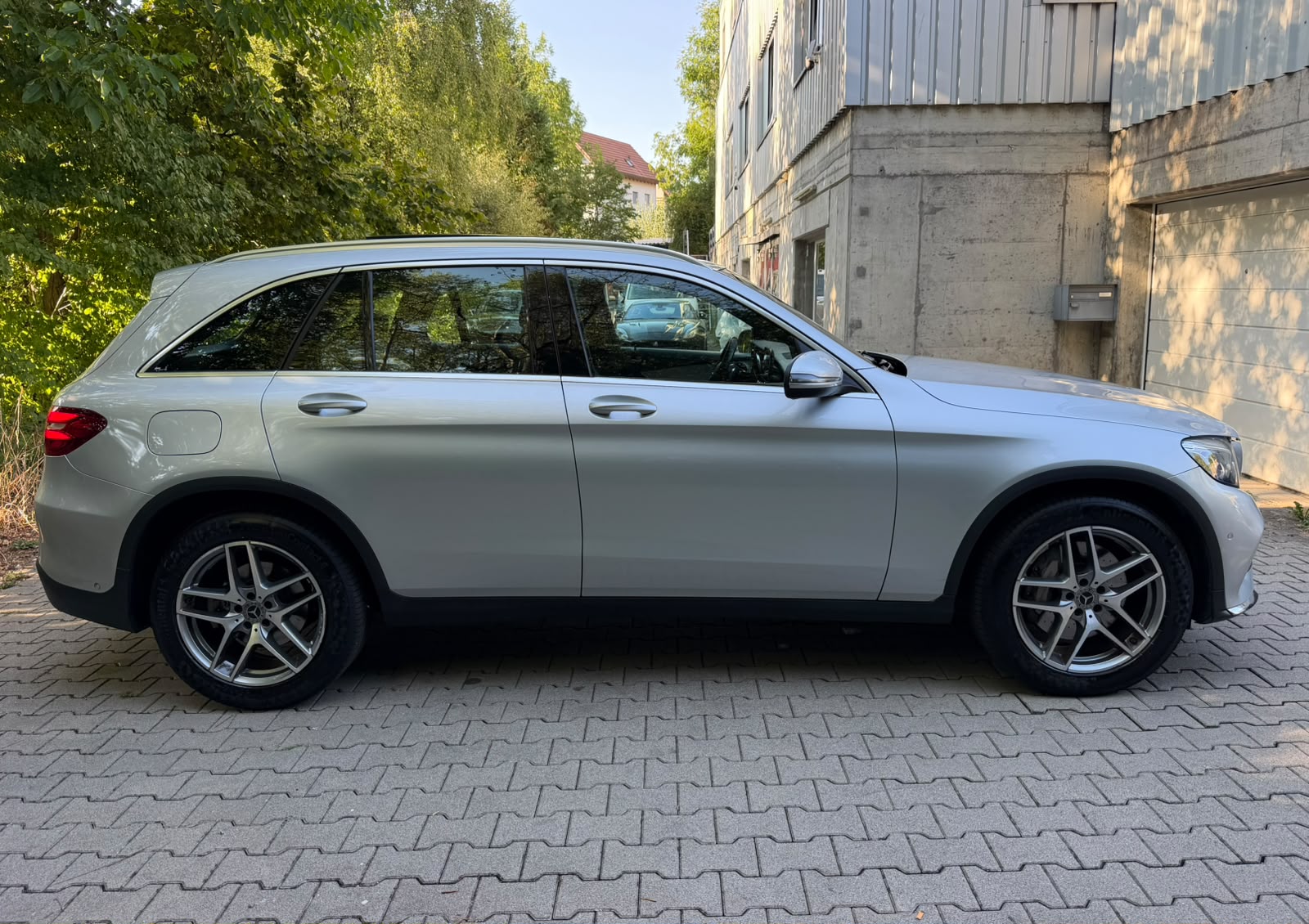 MERCEDES-BENZ GLC 250 d AMG Line 4Matic 9G-Tronic-image-6