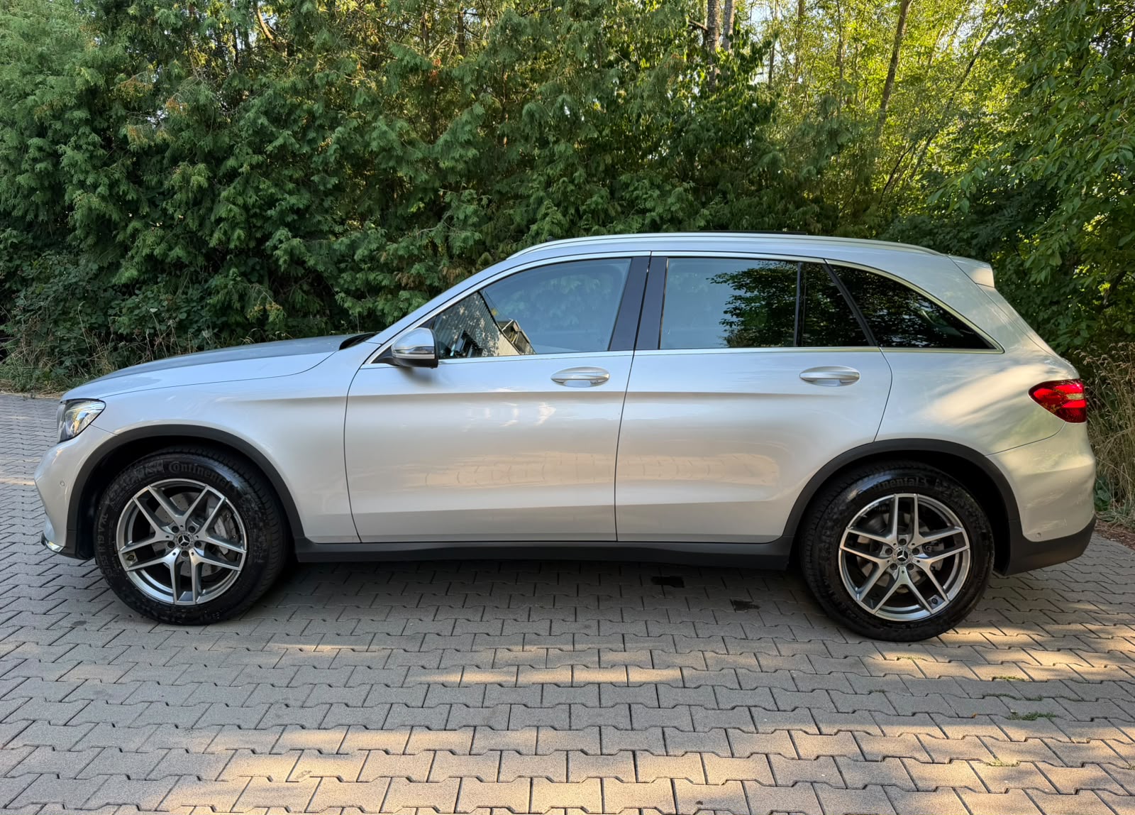 MERCEDES-BENZ GLC 250 d AMG Line 4Matic 9G-Tronic-showroom-element-1