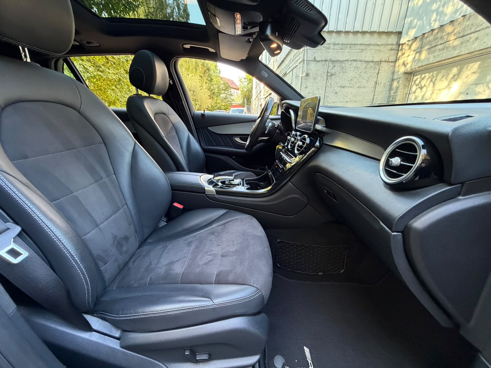 MERCEDES-BENZ GLC 250 d AMG Line 4Matic 9G-Tronic-image-17