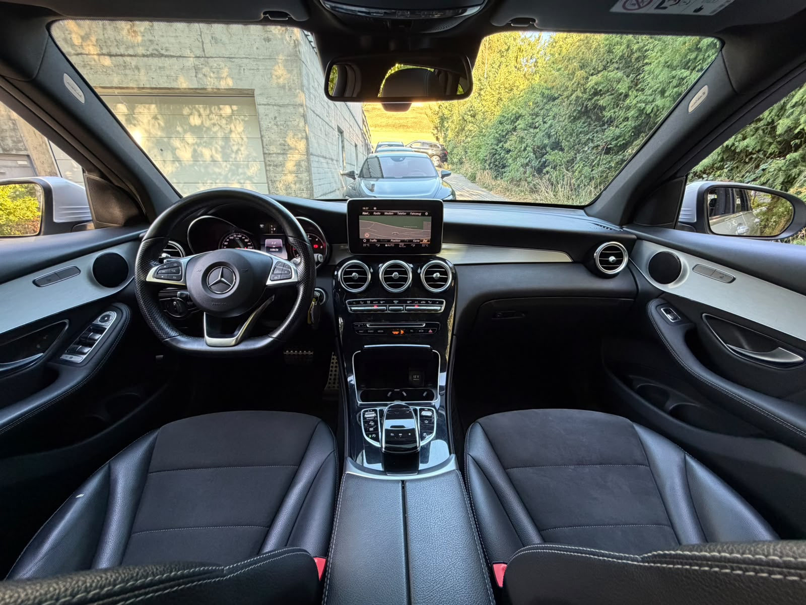 MERCEDES-BENZ GLC 250 d AMG Line 4Matic 9G-Tronic-image-20