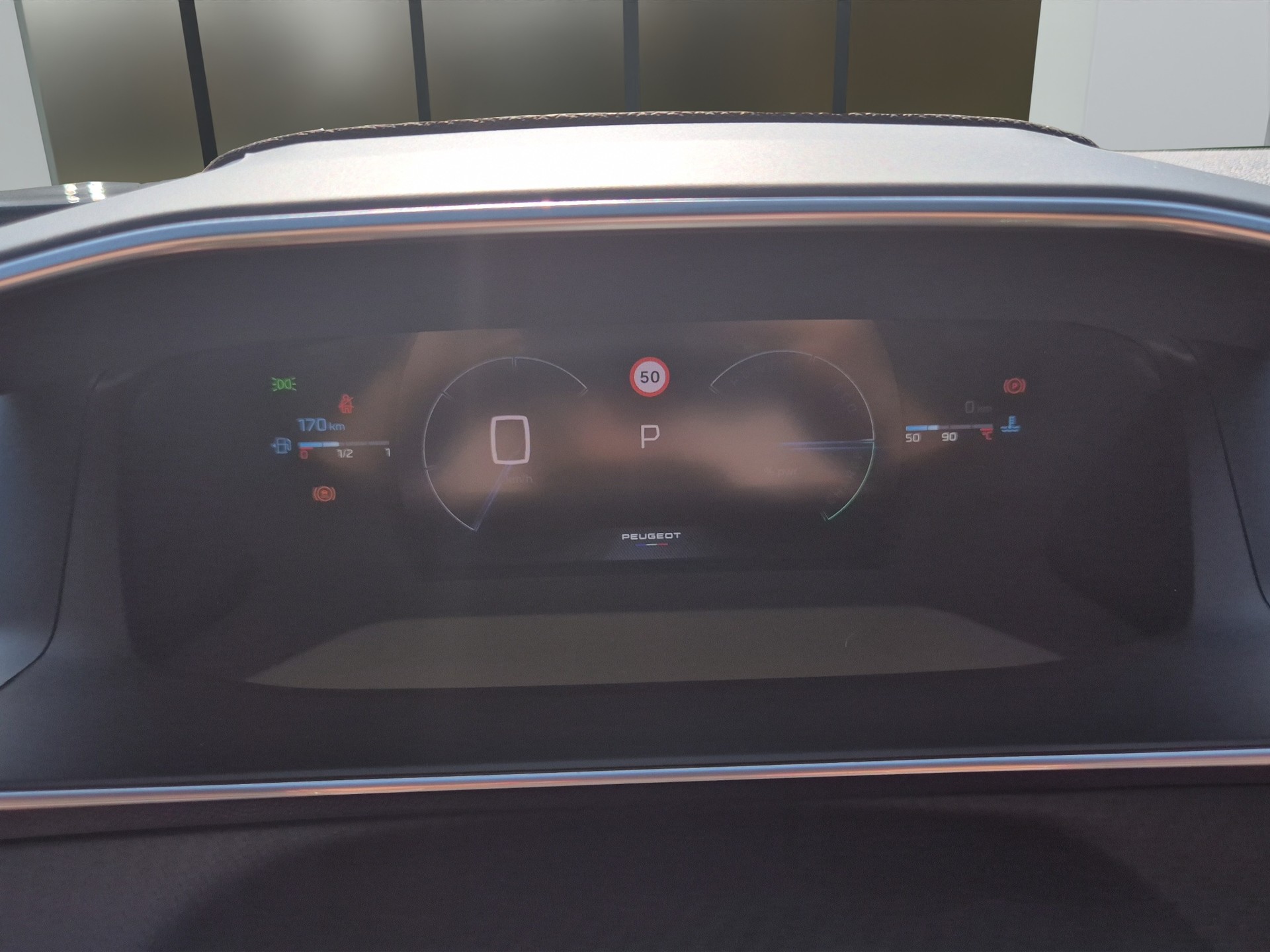 PEUGEOT 2008 1.2 Hybrid 145 GT Exclusive-image-9
