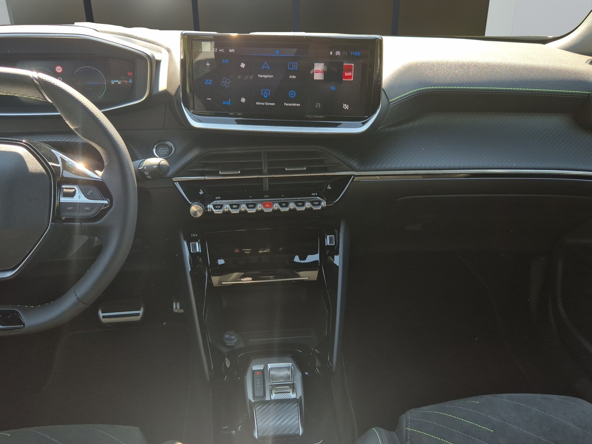 PEUGEOT 2008 1.2 Hybrid 145 GT Exclusive-image-12