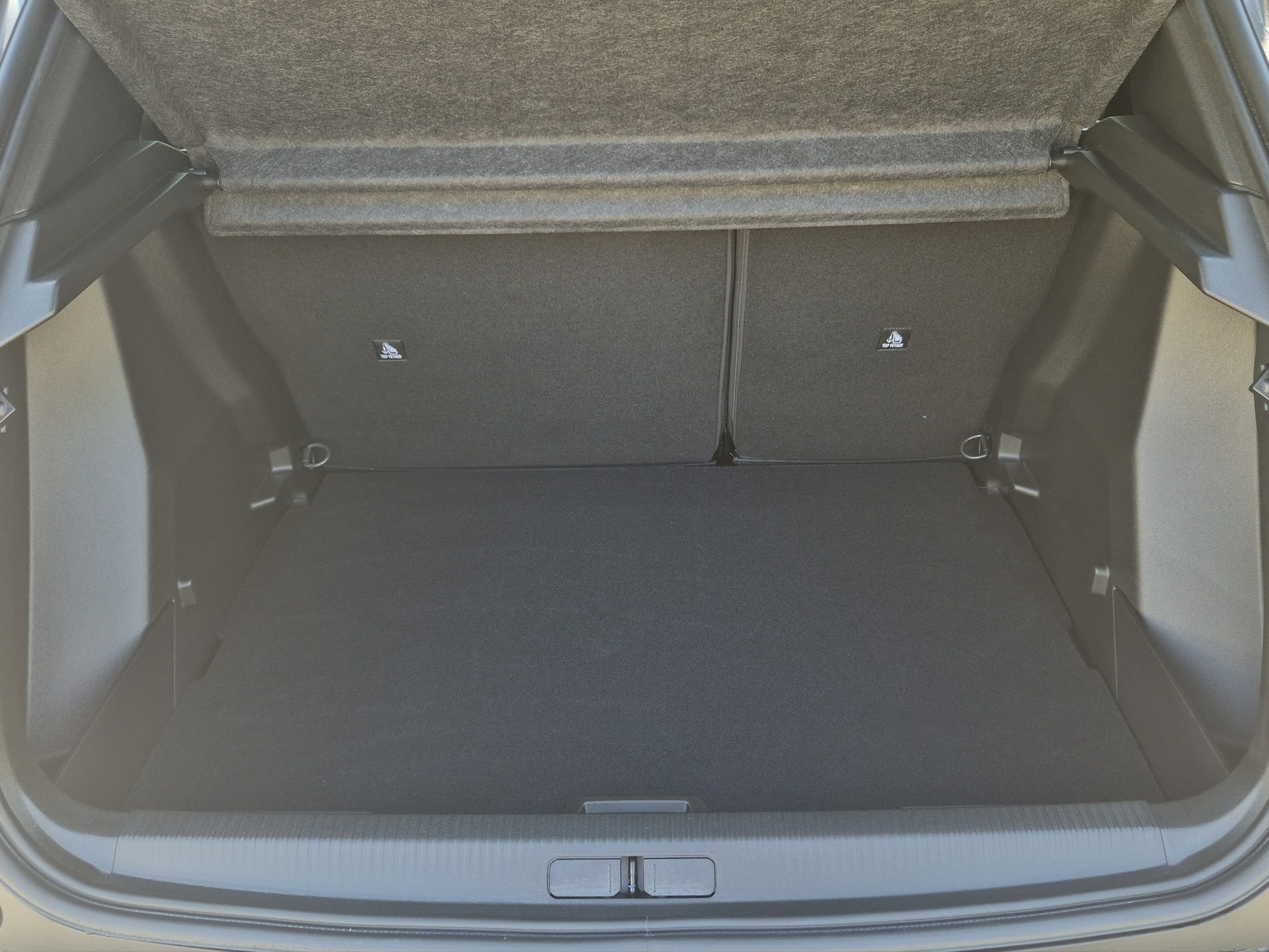 PEUGEOT 2008 1.2 Hybrid 145 GT Exclusive-image-17