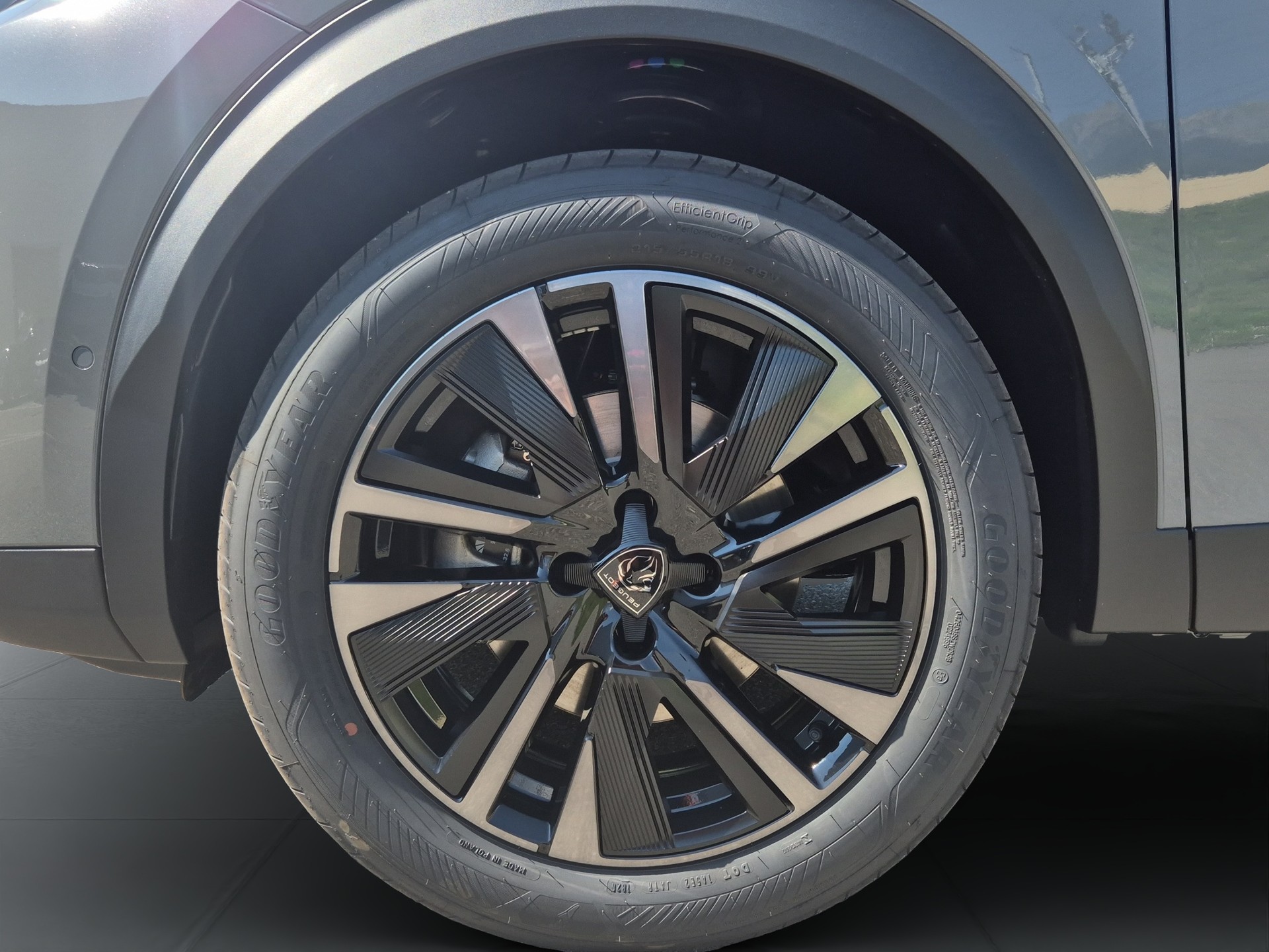 PEUGEOT 2008 1.2 Hybrid 145 GT Exclusive-image-18