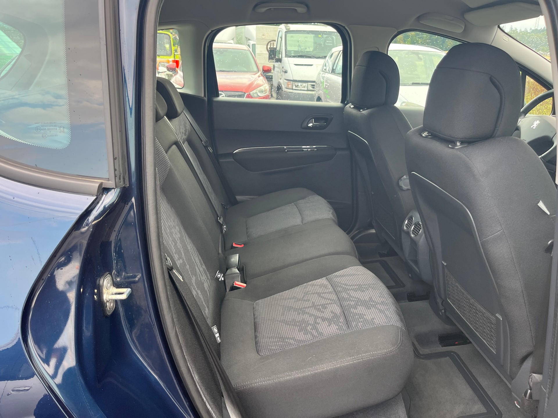 PEUGEOT 3008 1.6 16V T Platinum-image-9