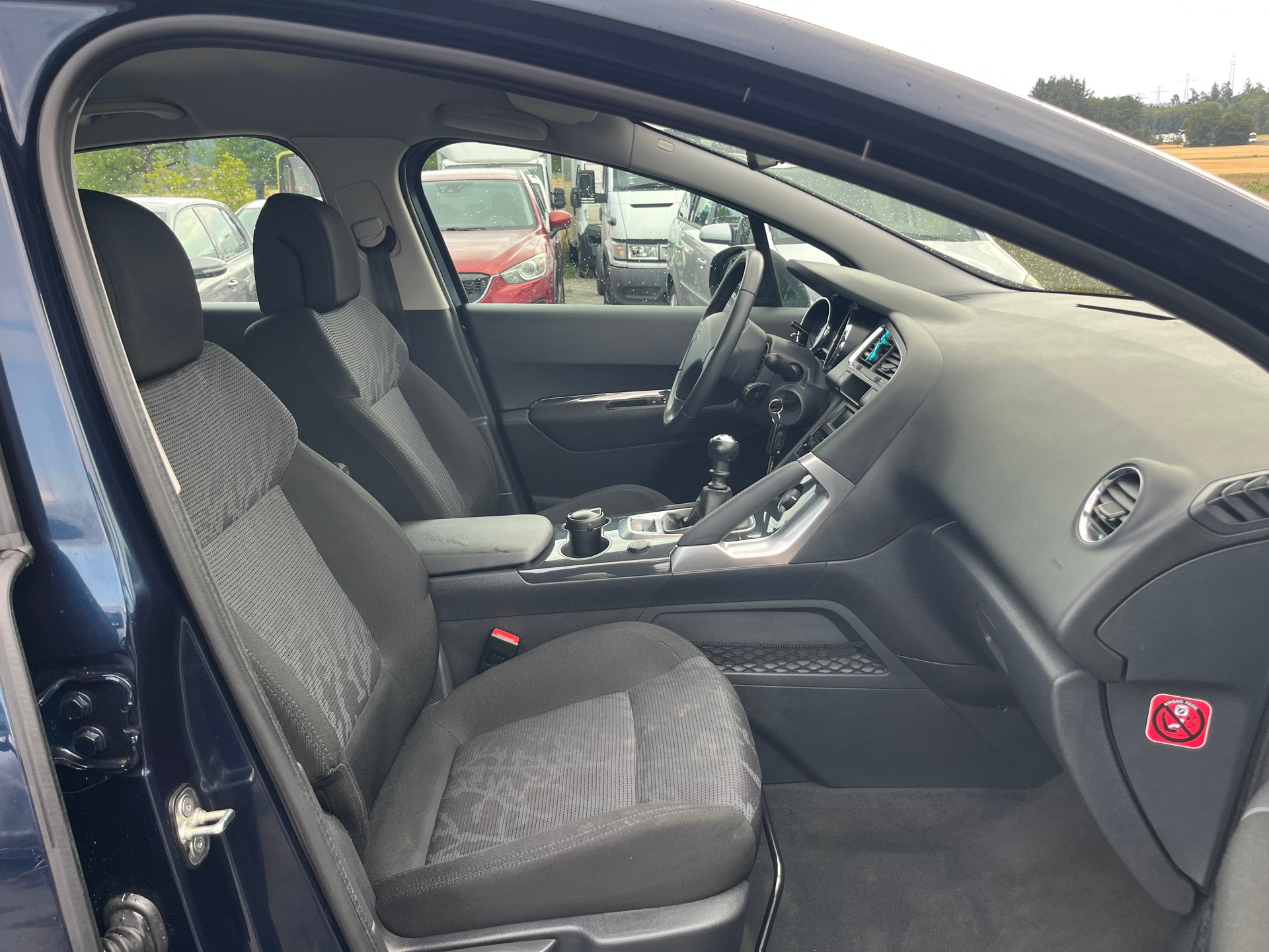 PEUGEOT 3008 1.6 16V T Platinum-image-10