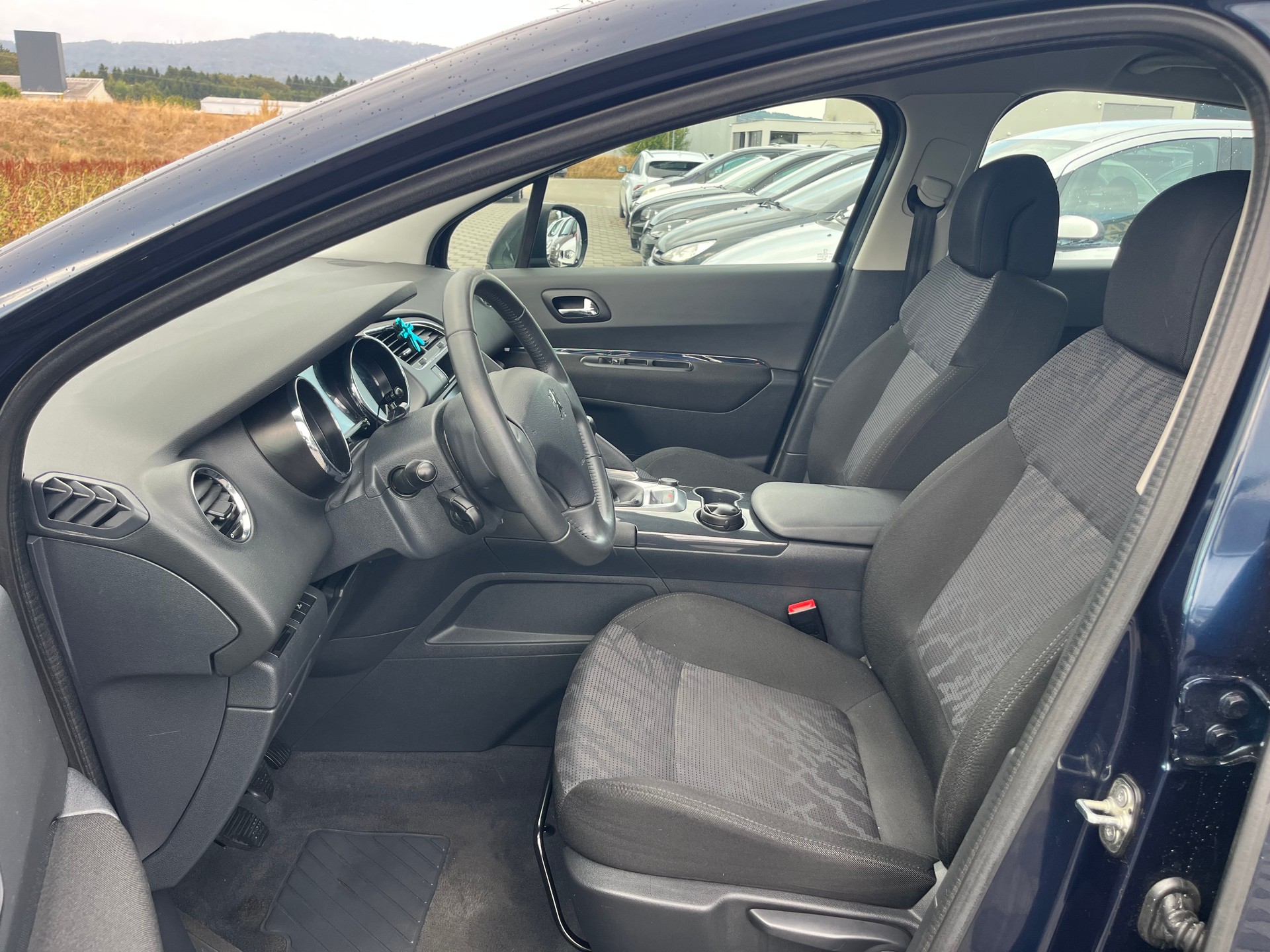 PEUGEOT 3008 1.6 16V T Platinum-image-12