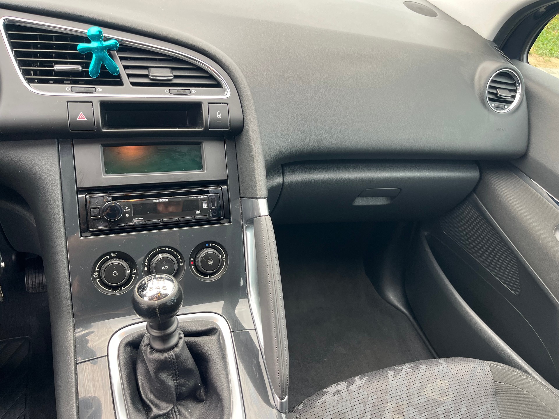 PEUGEOT 3008 1.6 16V T Platinum-image-14