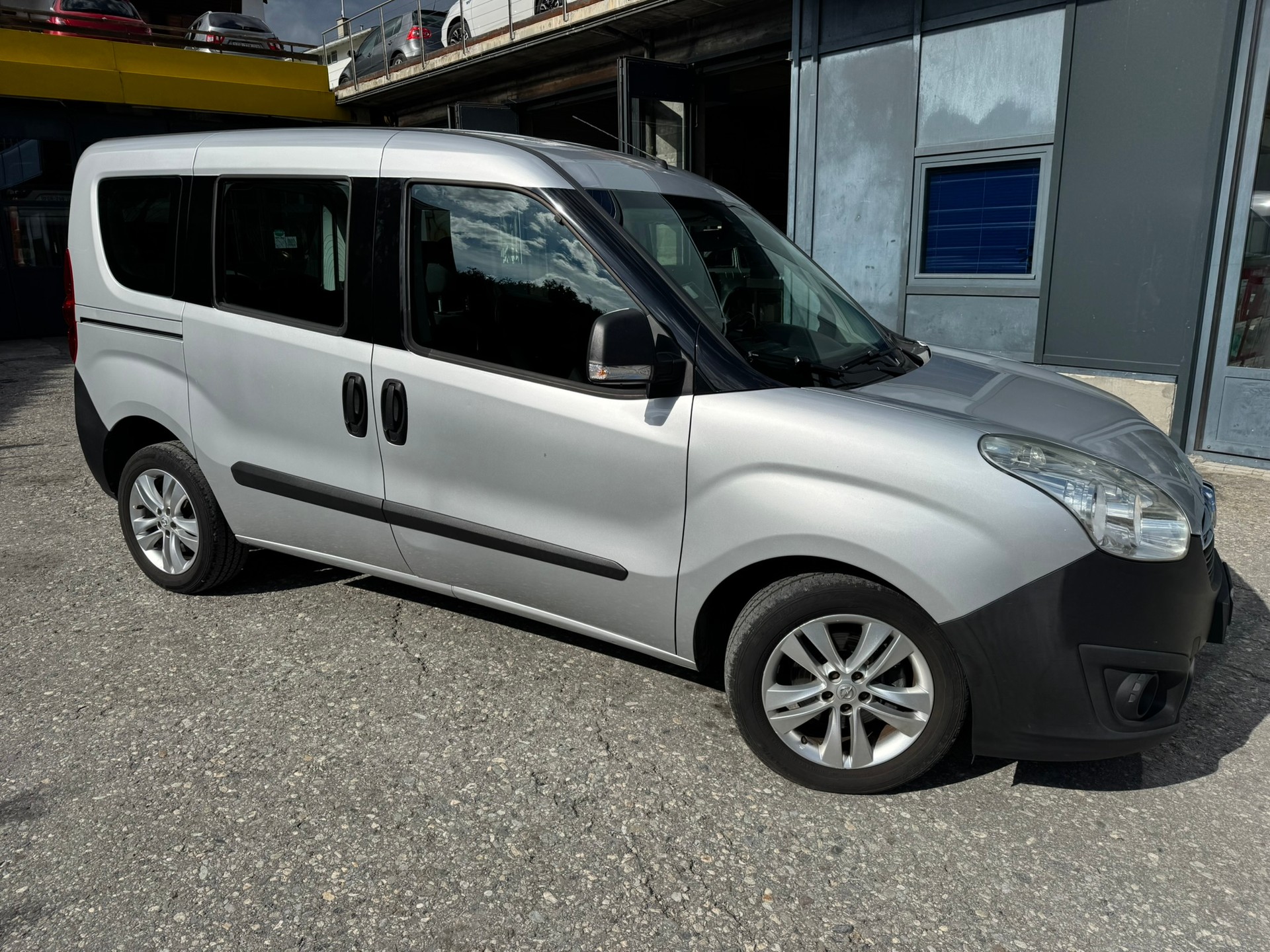 OPEL Combo 1.6 CDTi L1H1-image-1