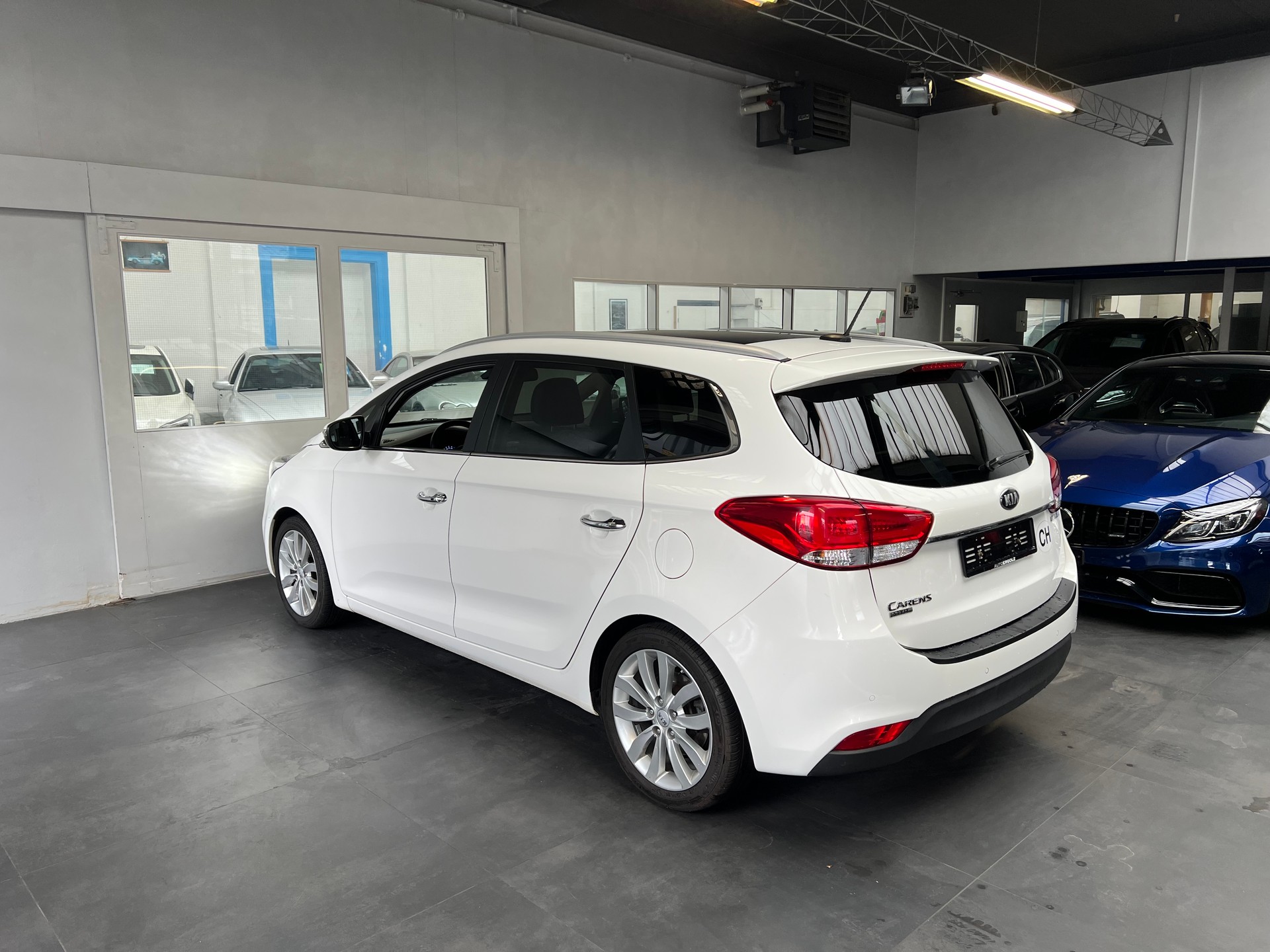 KIA Carens 2.0 GDI Style Automatic-image-1