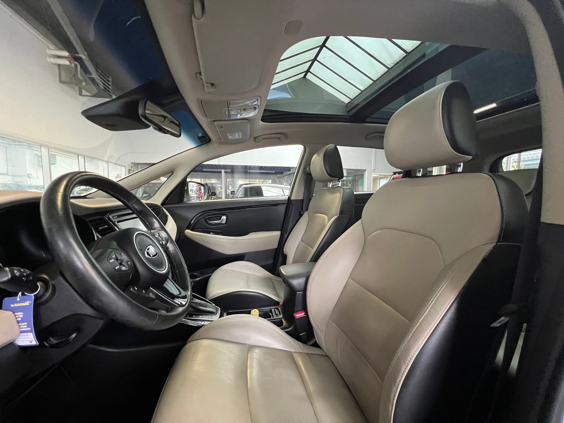 KIA Carens 2.0 GDI Style Automatic-image-9