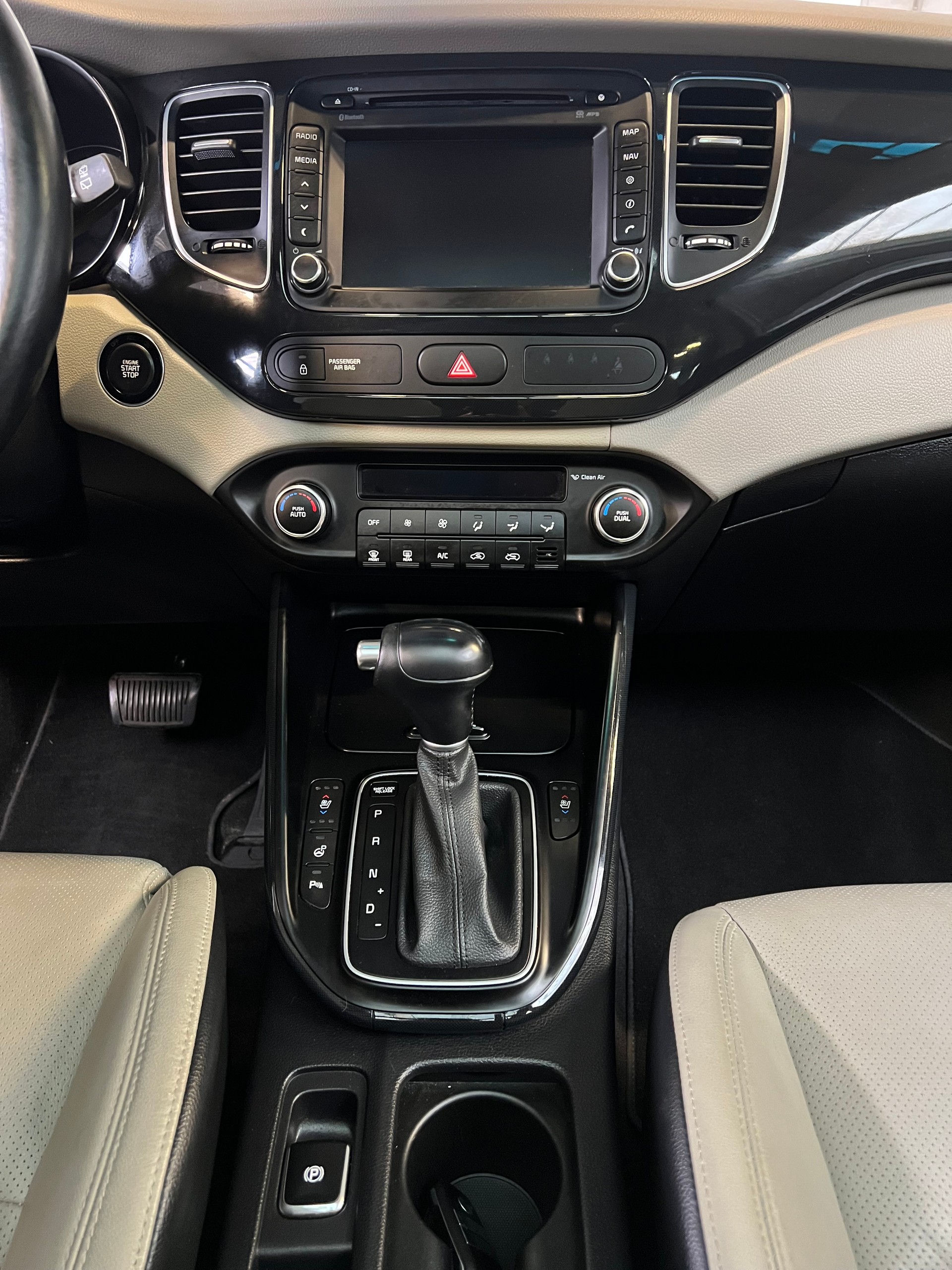 KIA Carens 2.0 GDI Style Automatic-image-5