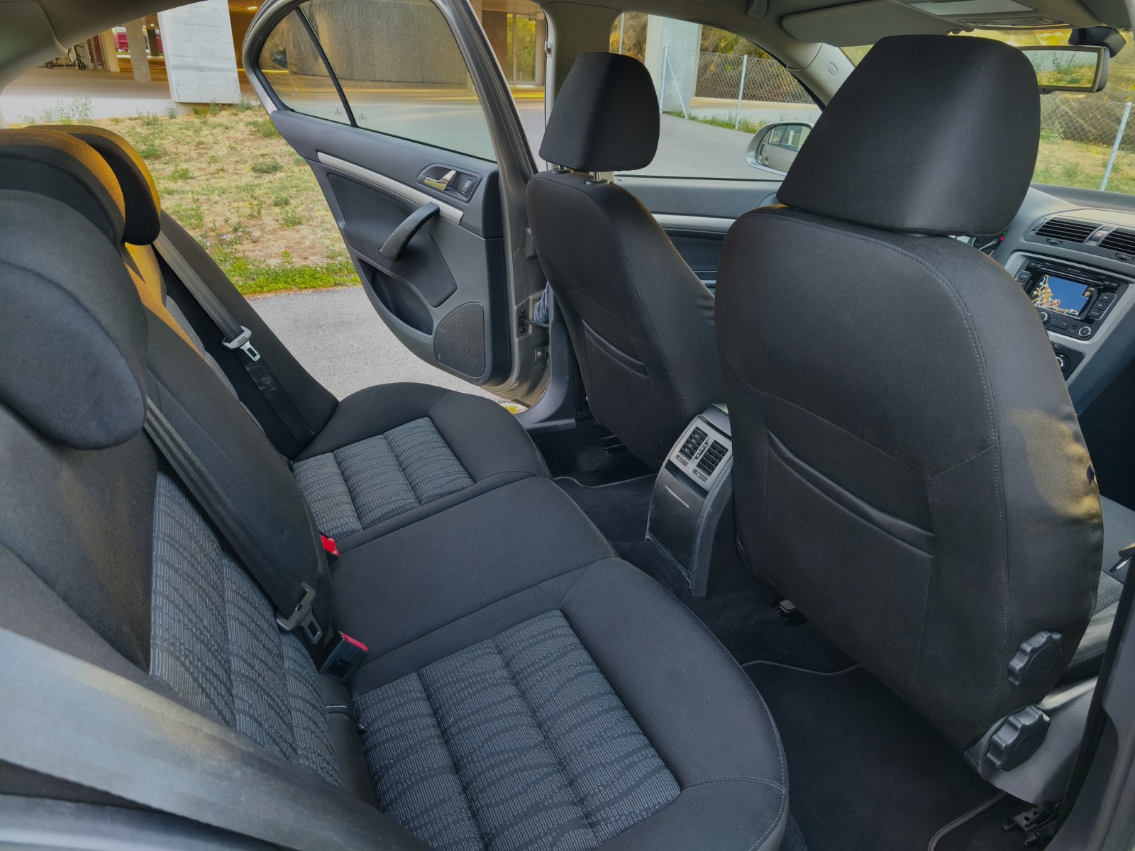 SKODA Octavia 1.8 TSI Elegance DSG-image-8