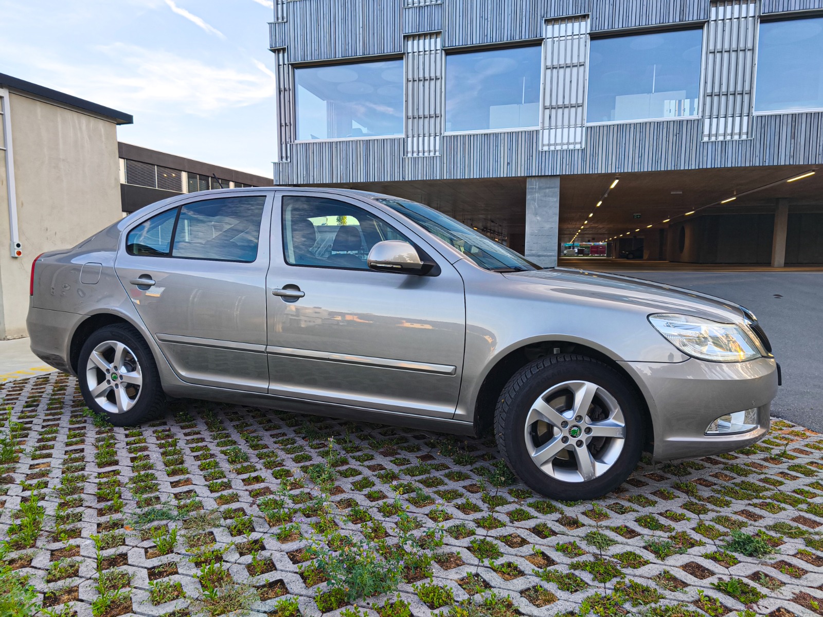 SKODA Octavia 1.8 TSI Elegance DSG-image-9