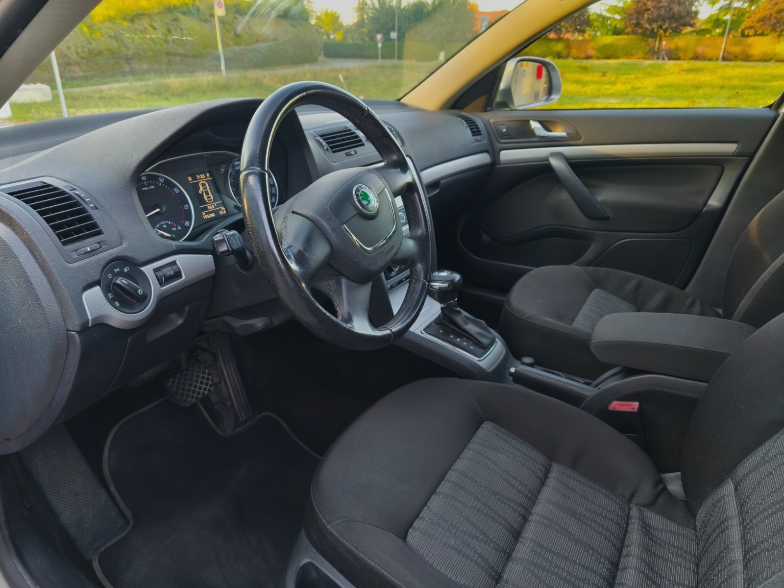 SKODA Octavia 1.8 TSI Elegance DSG-image-7