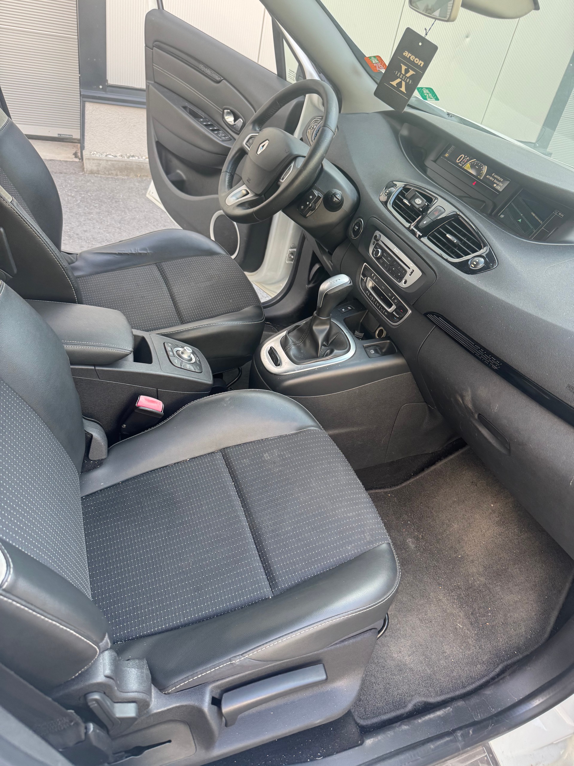 RENAULT Scénic 1.5 dCi Expression EDC-image-8
