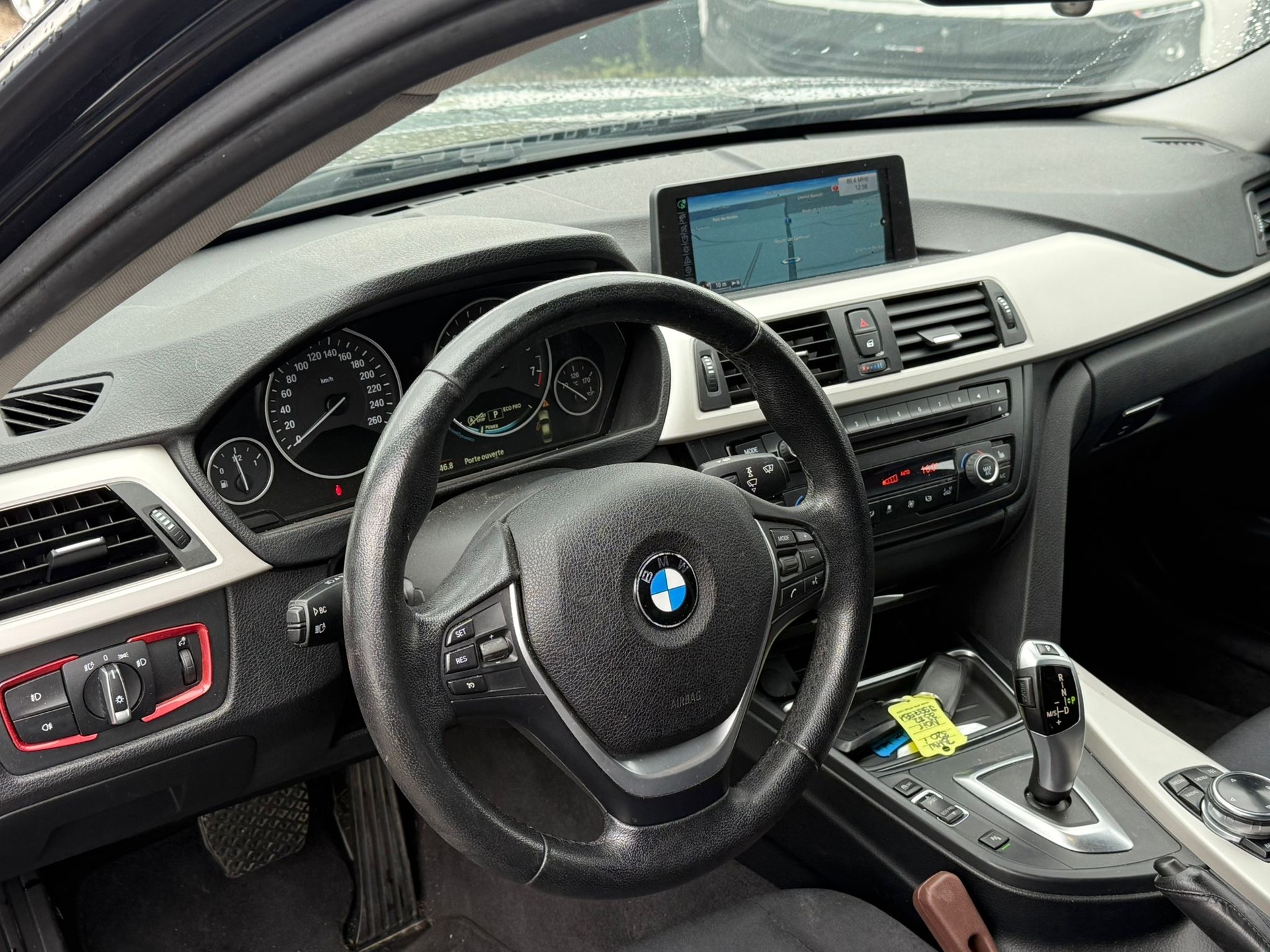 BMW 320i Efficient-Dynamics Steptronic-image-10