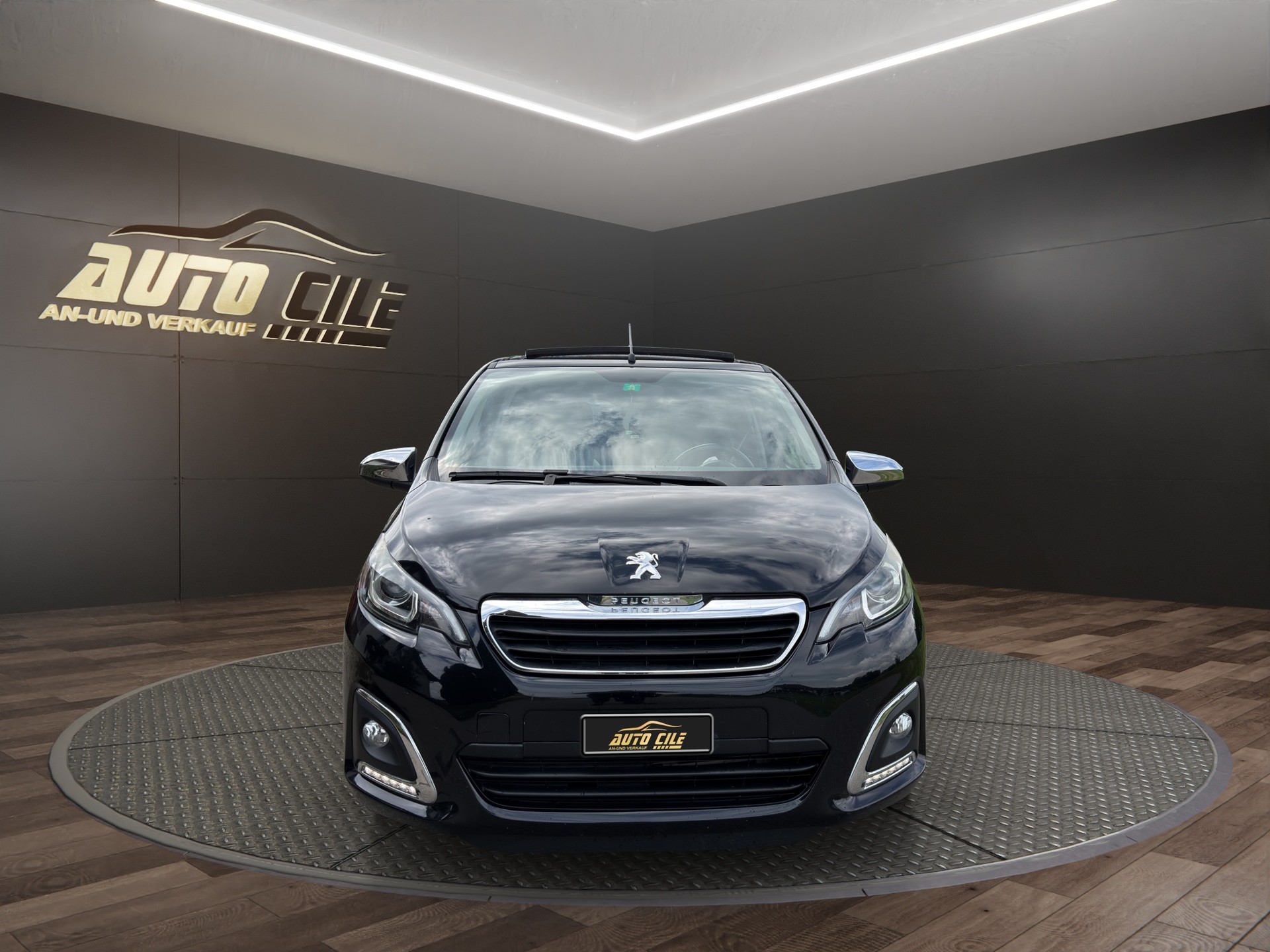 PEUGEOT 108 1.2 PureTech GT Line-image-1