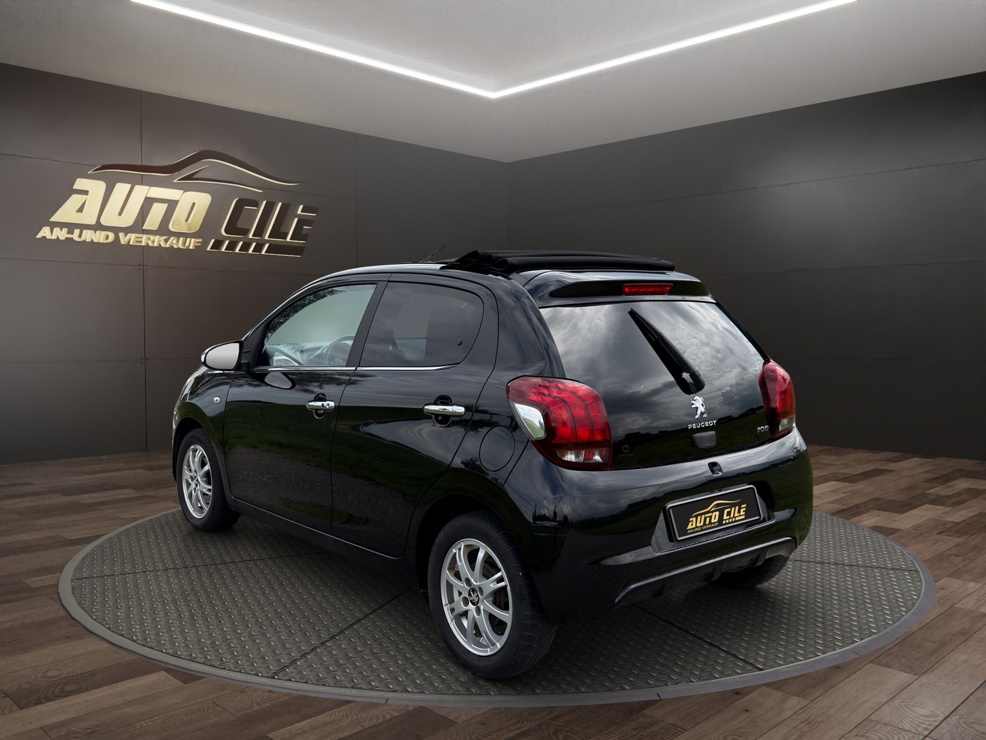 PEUGEOT 108 1.2 PureTech GT Line-image-5