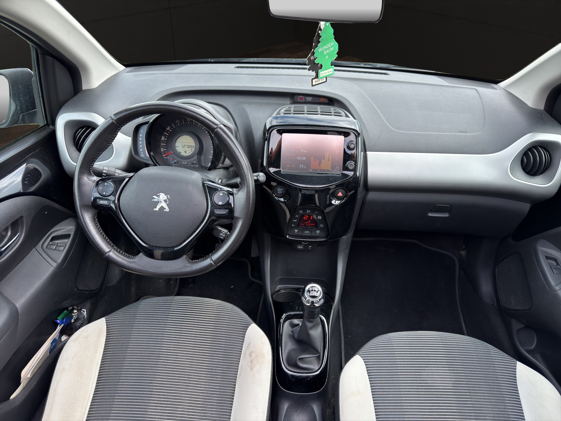 PEUGEOT 108 1.2 PureTech GT Line-image-9