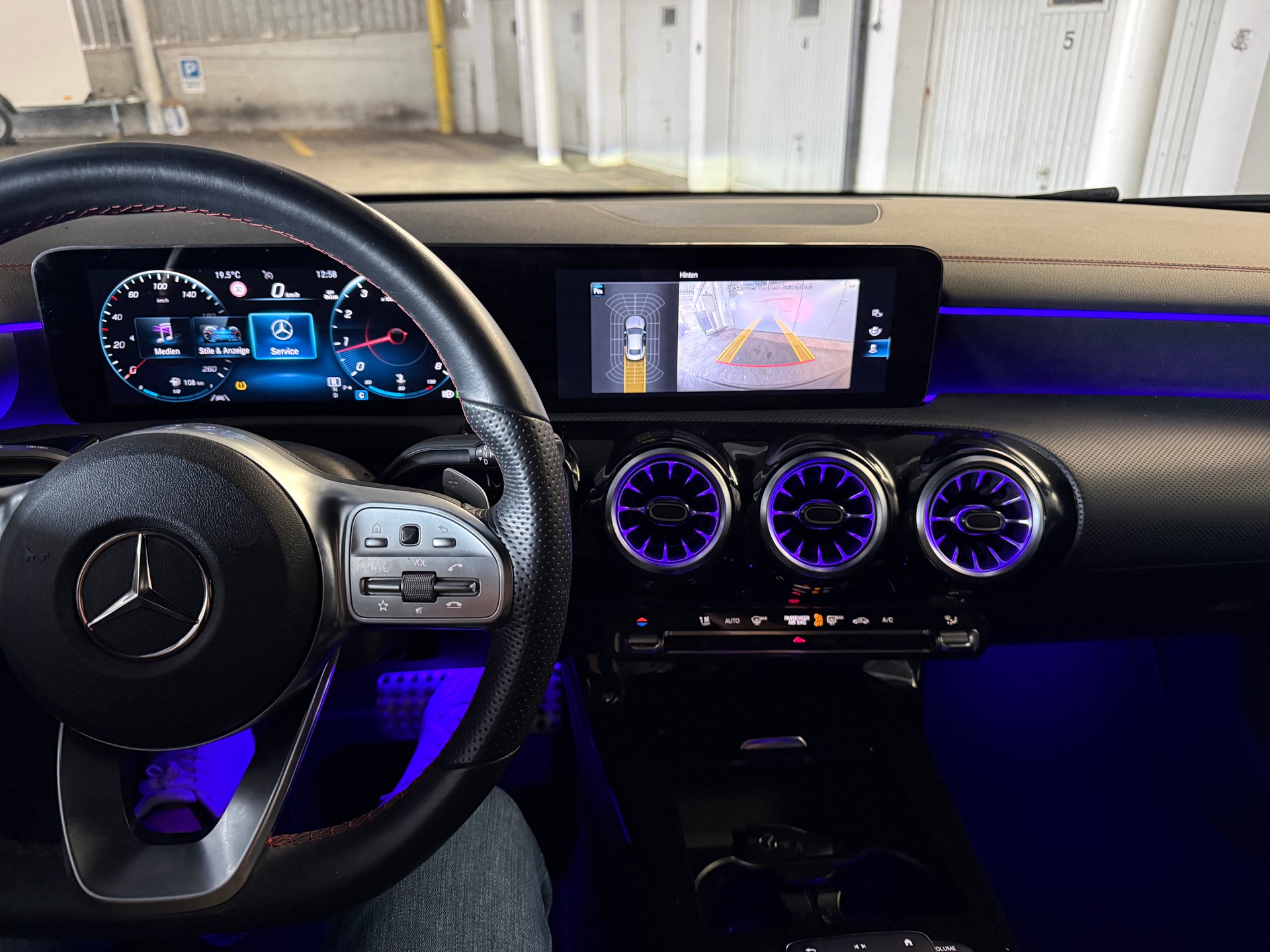 MERCEDES-BENZ CLA 200 AMG Line 7G-DCT-image-12