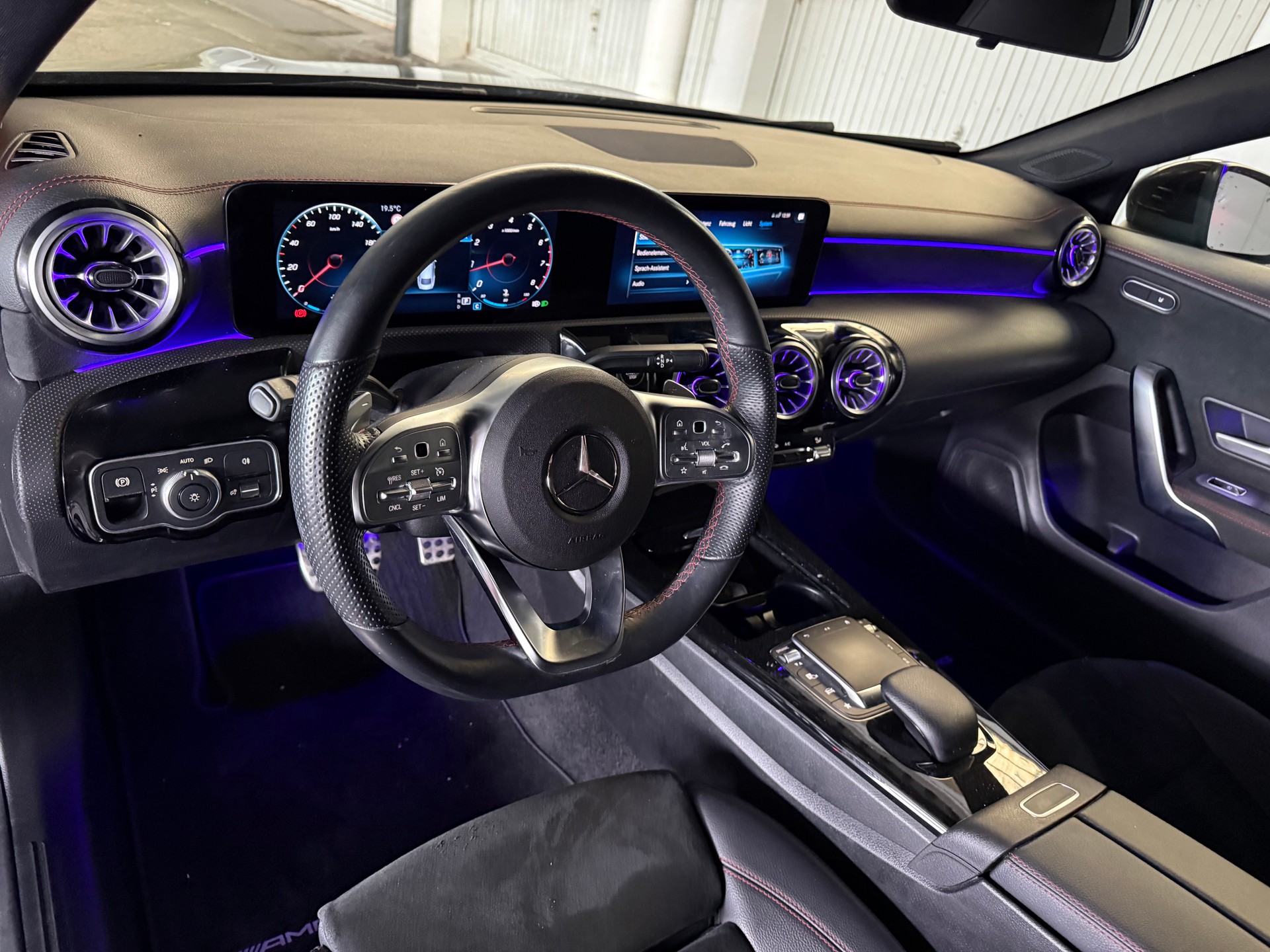 MERCEDES-BENZ CLA 200 AMG Line 7G-DCT-image-9