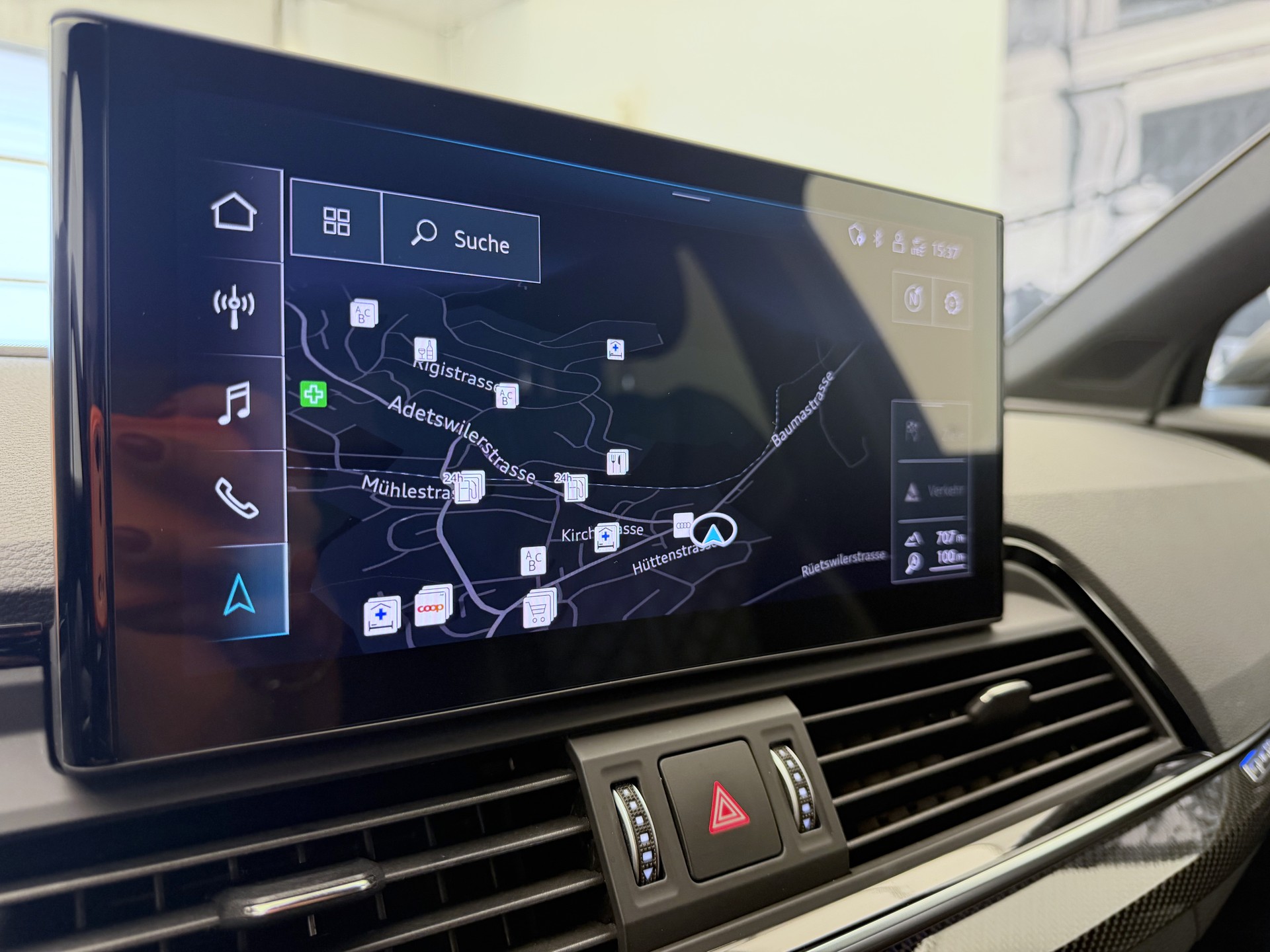 AUDI Q5 40 TDI Black Edition quattro S-tronic-image-15