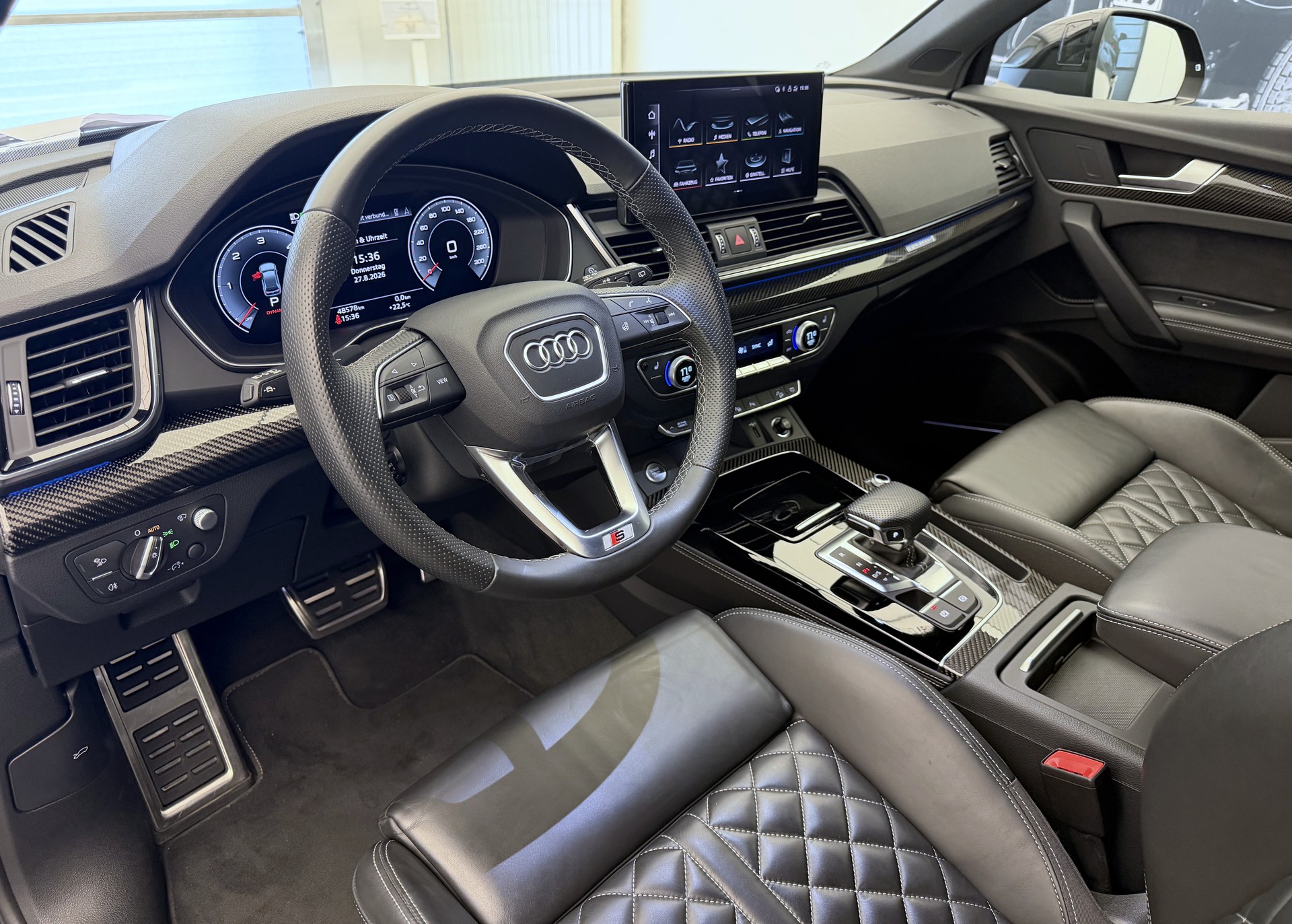 AUDI Q5 40 TDI Black Edition quattro S-tronic-image-7