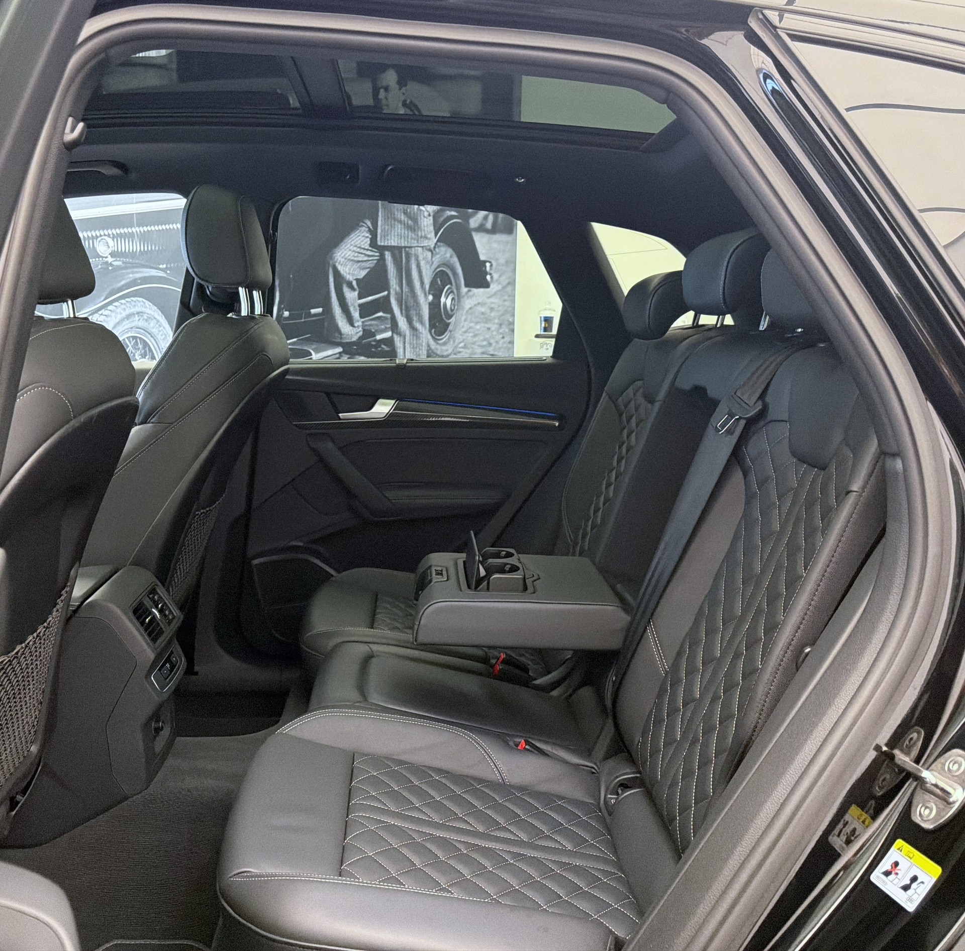 AUDI Q5 40 TDI Black Edition quattro S-tronic-image-21