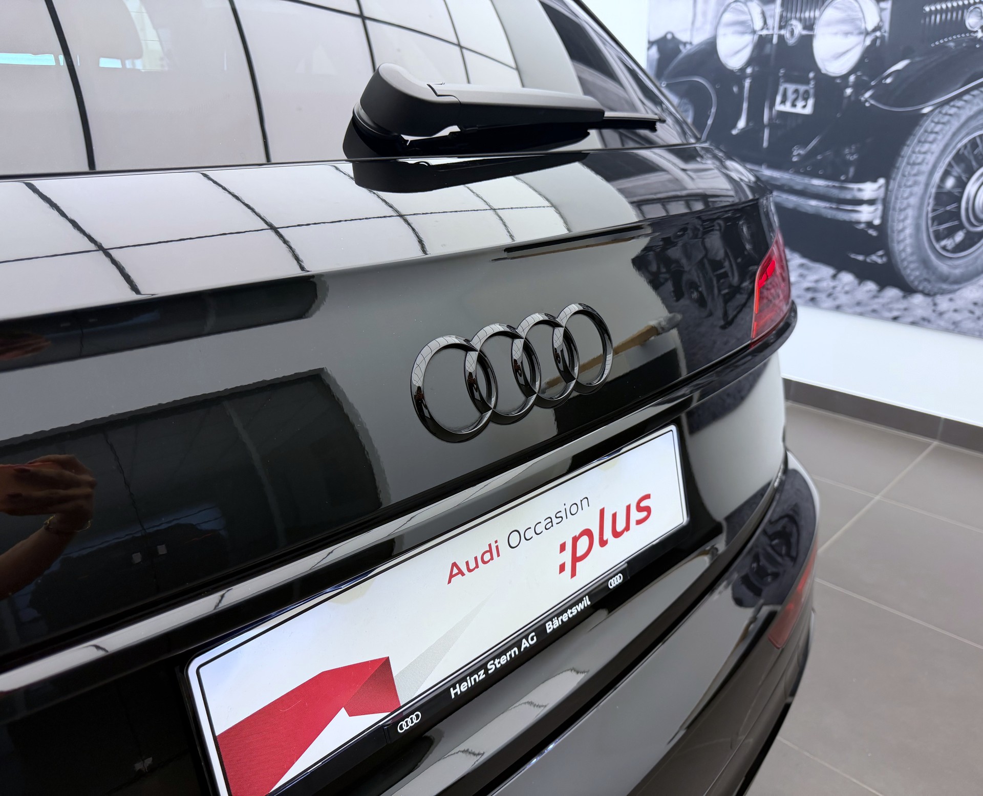 AUDI Q5 40 TDI Black Edition quattro S-tronic-image-29