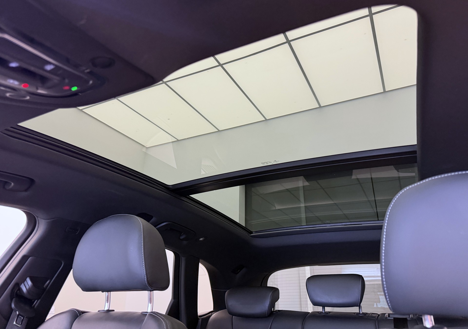 AUDI Q5 40 TDI Black Edition quattro S-tronic-image-19
