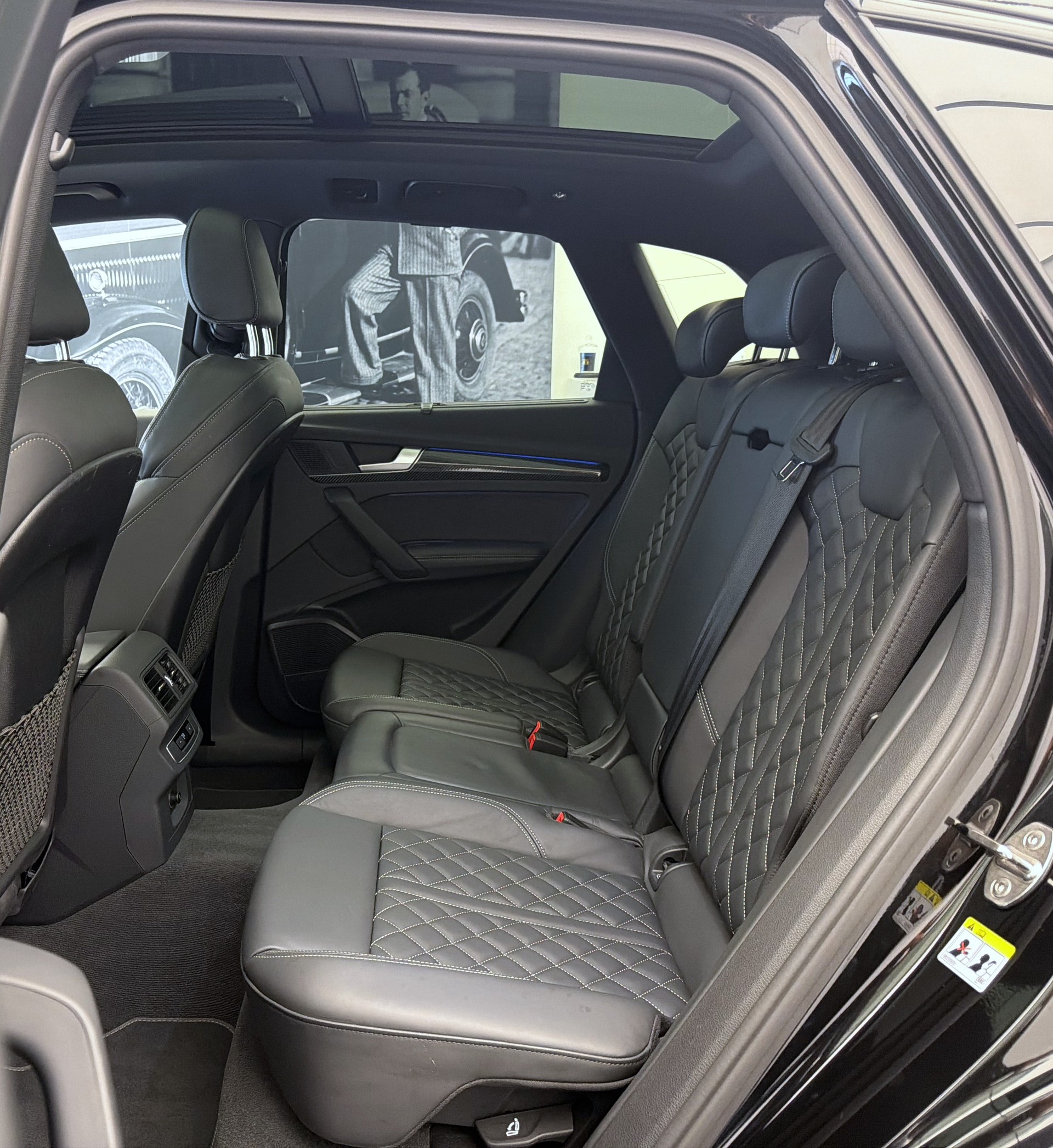 AUDI Q5 40 TDI Black Edition quattro S-tronic-image-20