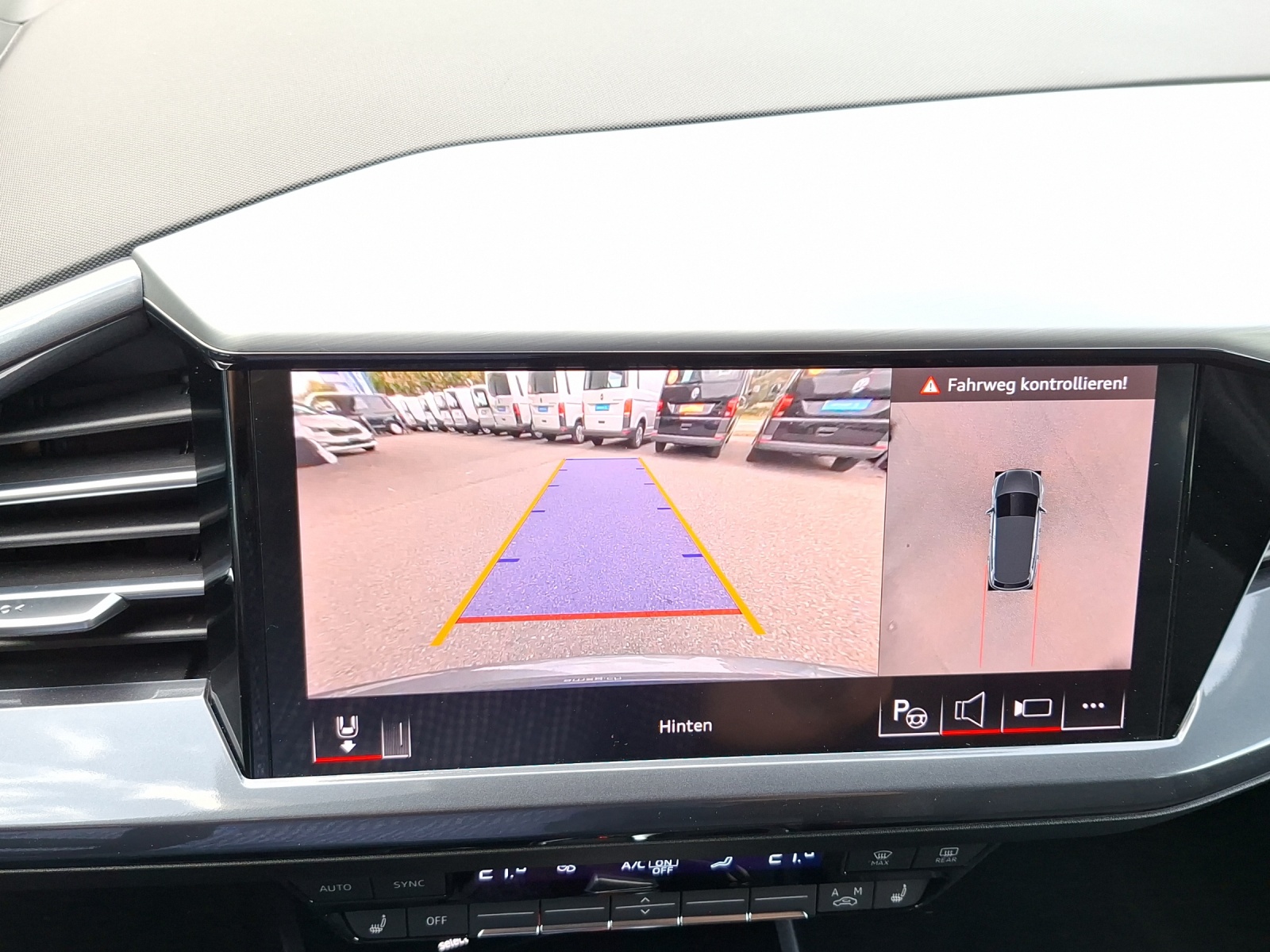 AUDI Q4 e-tron 45 Attraction quattro-image-16