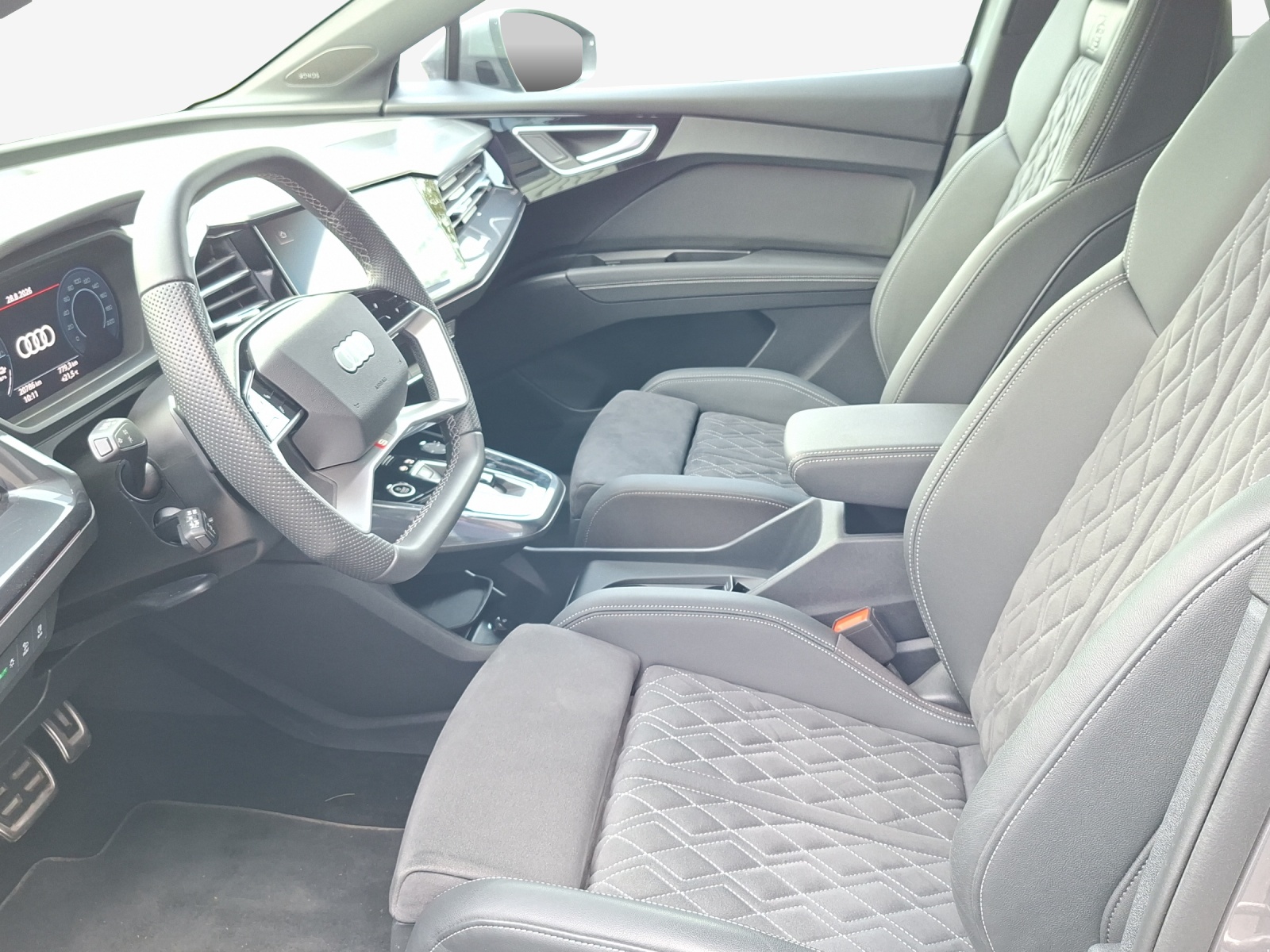 AUDI Q4 e-tron 45 Attraction quattro-image-7