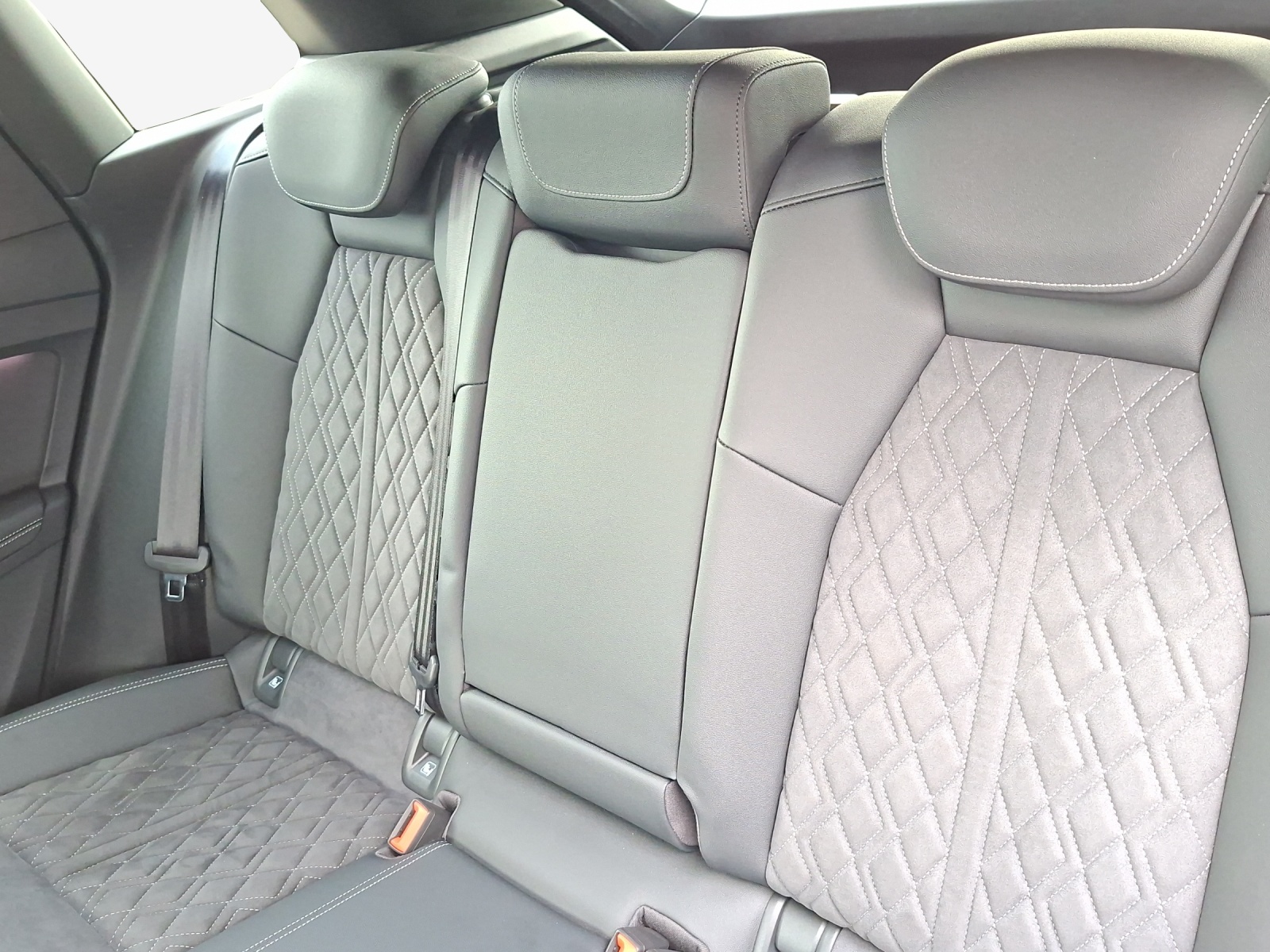 AUDI Q4 e-tron 45 Attraction quattro-image-11