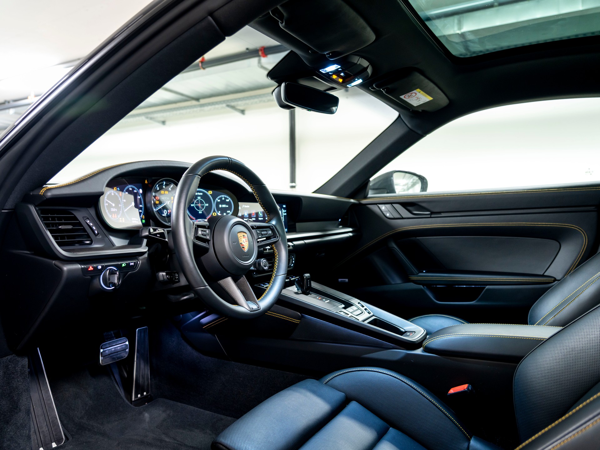 PORSCHE 911 Carrera 4 GTS PDK-image-15