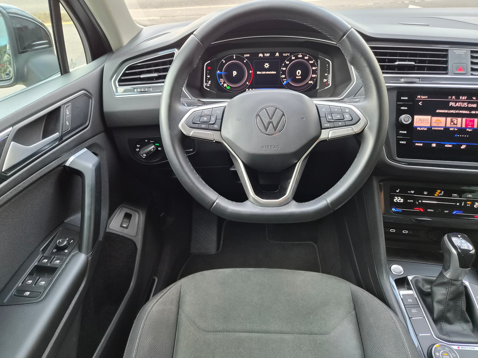 VW Tiguan 2.0 TDI SCR Elegance 4Motion DSG-image-12