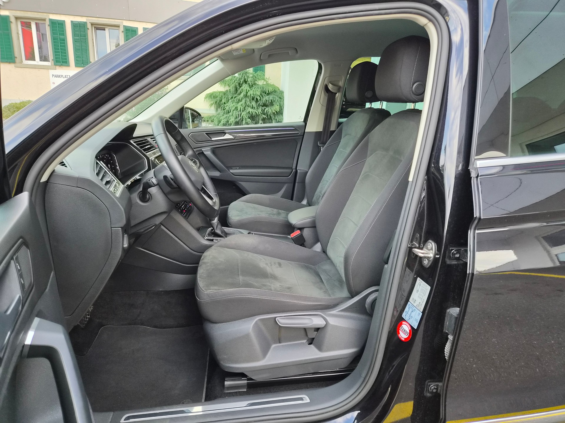 VW Tiguan 2.0 TDI SCR Elegance 4Motion DSG-image-7