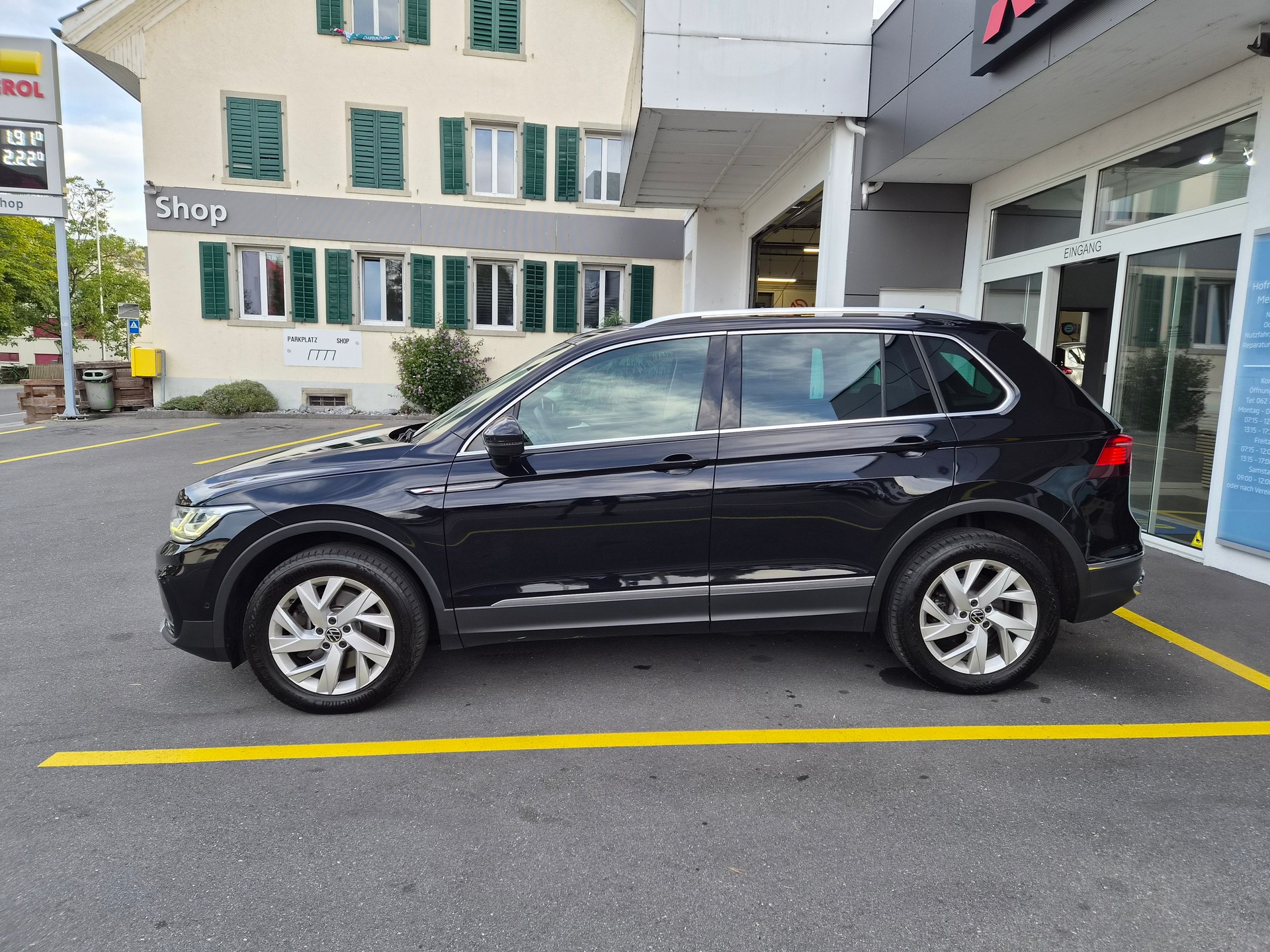 VW Tiguan 2.0 TDI SCR Elegance 4Motion DSG-image-2