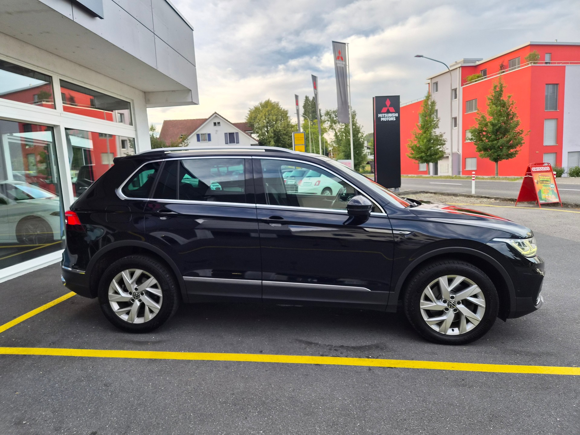 VW Tiguan 2.0 TDI SCR Elegance 4Motion DSG-image-4