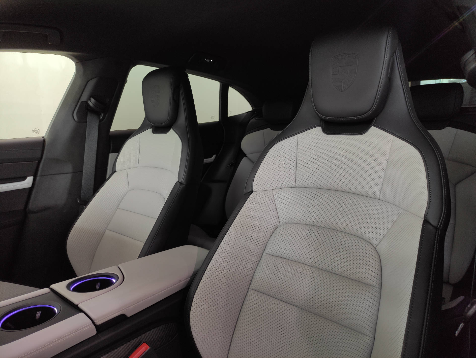 PORSCHE Taycan Sport Turismo GTS-image-8