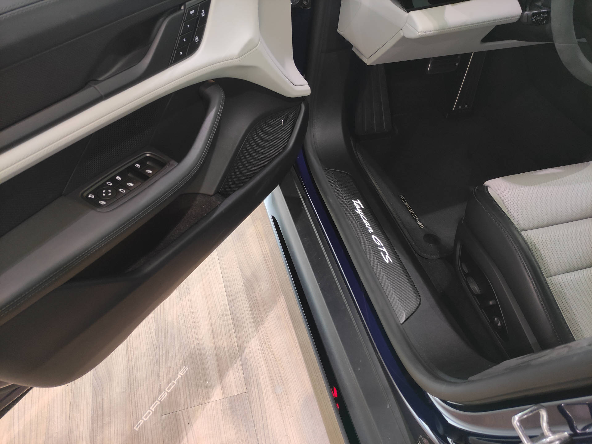 PORSCHE Taycan Sport Turismo GTS-image-5