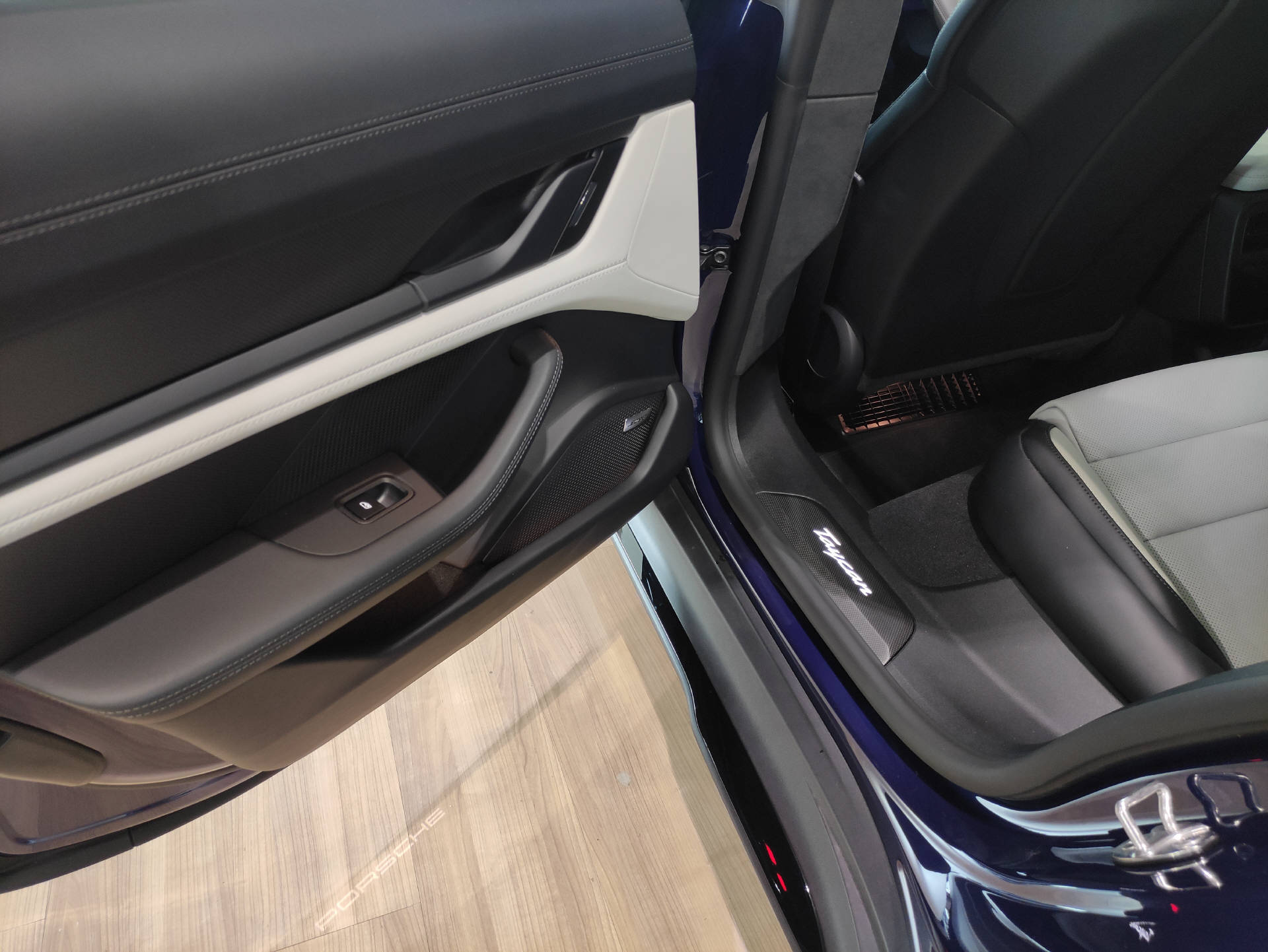 PORSCHE Taycan Sport Turismo GTS-image-20