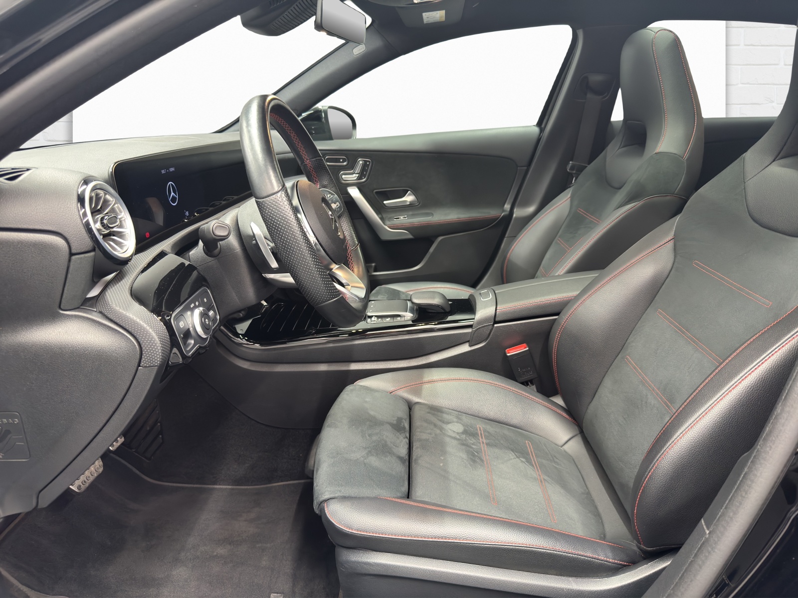 MERCEDES-BENZ A 200 AMG Line 4Matic-image-6