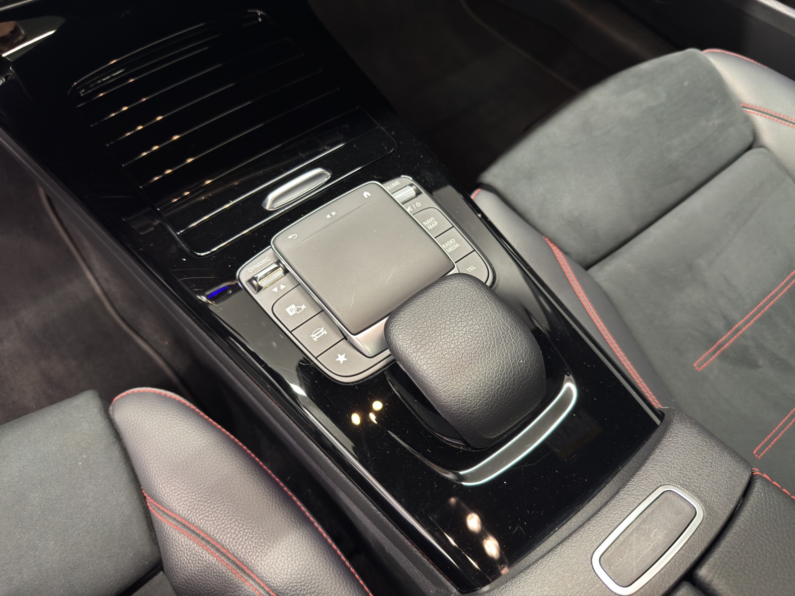 MERCEDES-BENZ A 200 AMG Line 4Matic-image-15