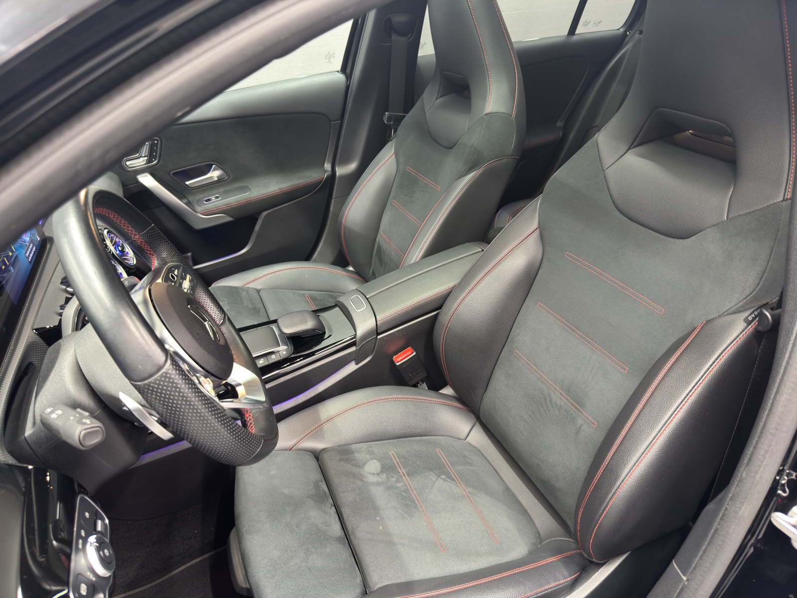 MERCEDES-BENZ A 200 AMG Line 4Matic-image-13