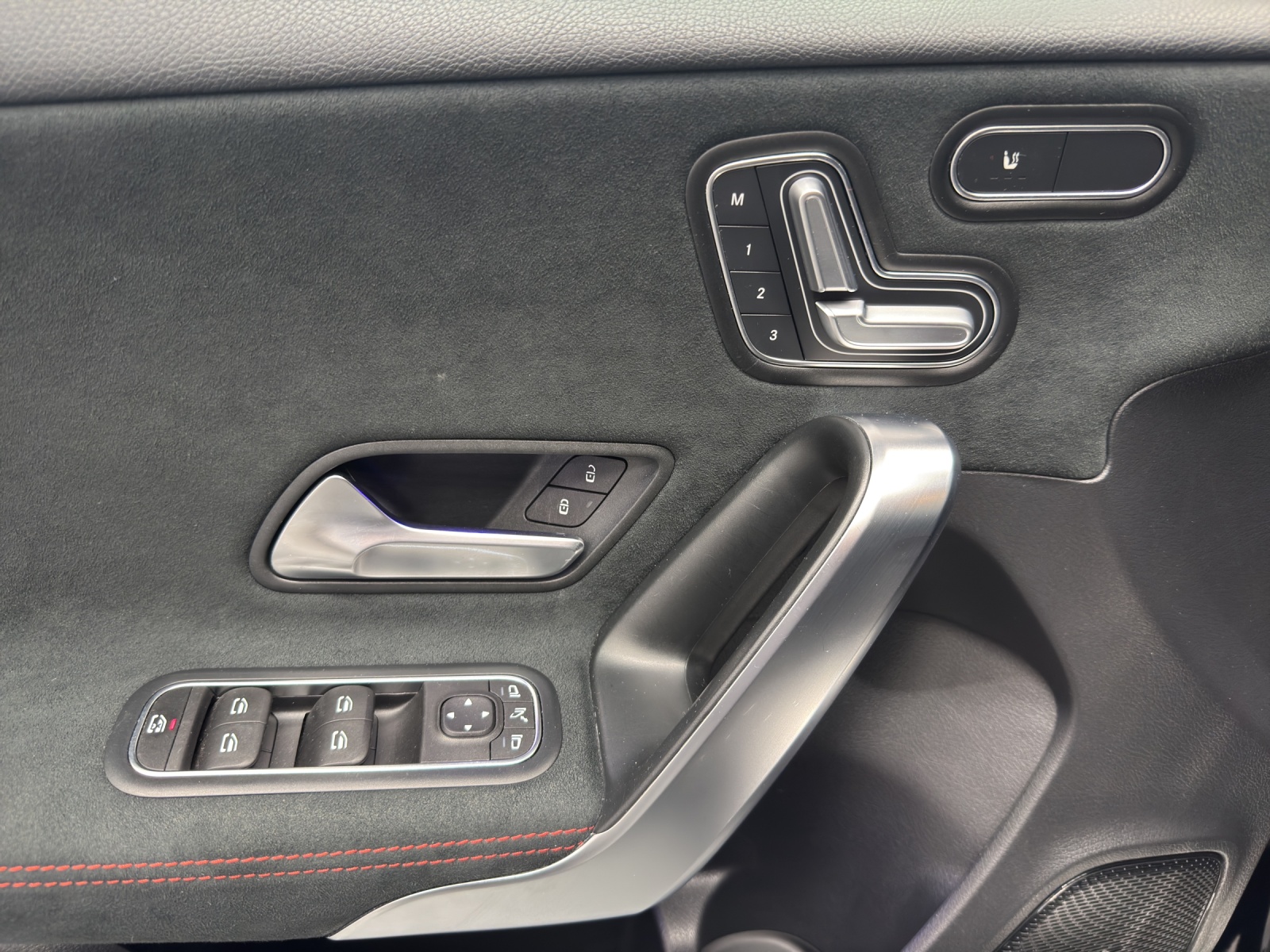 MERCEDES-BENZ A 200 AMG Line 4Matic-image-11