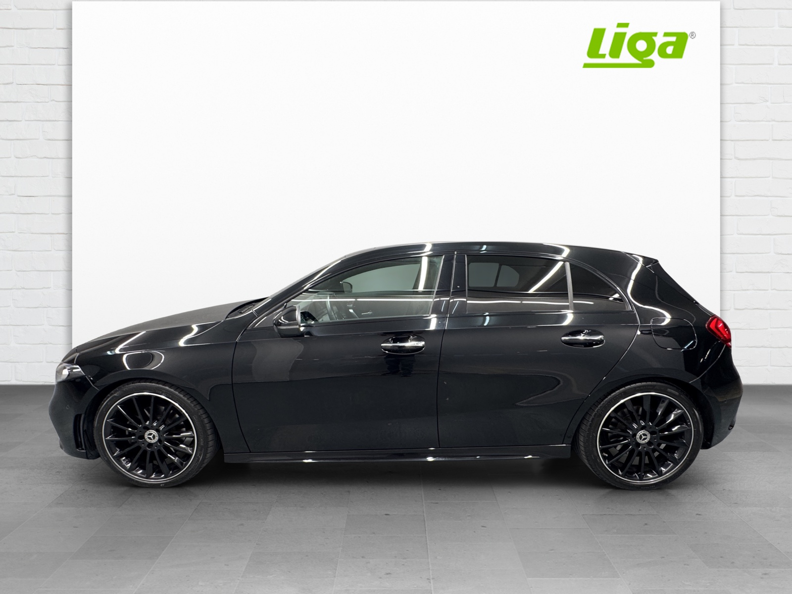 MERCEDES-BENZ A 200 AMG Line 4Matic-showroom-element-2