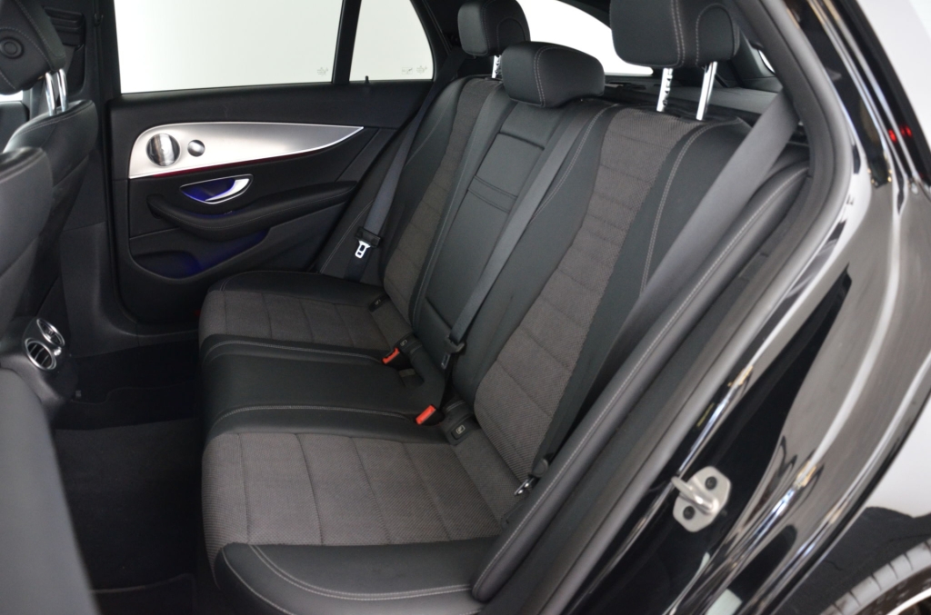 MERCEDES-BENZ E 220 d AMG Line 4Matic 9G-Tronic-image-13